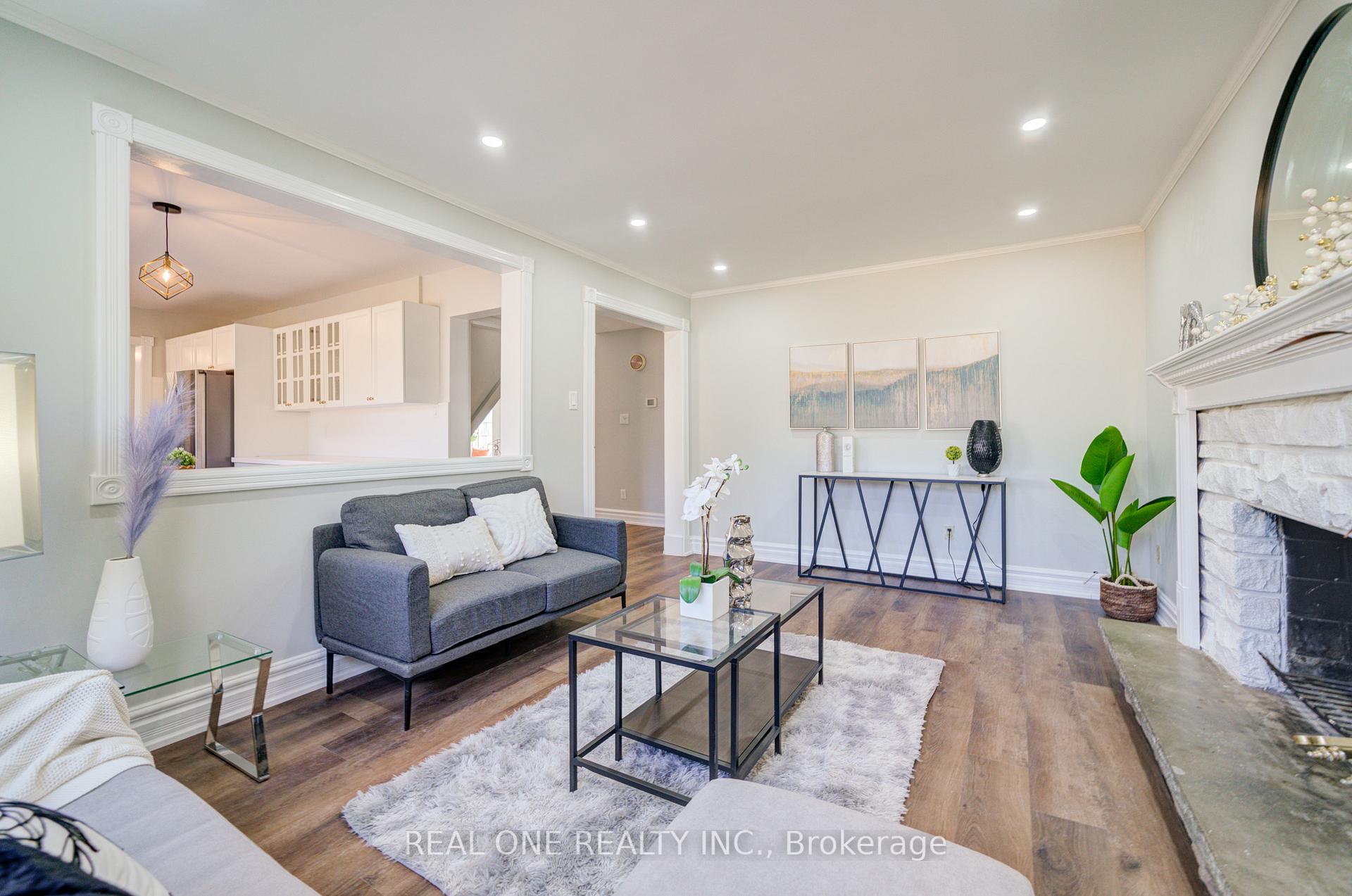 Photo 25 of 41 Sir Constantine Drive, Markham, Markham Village — HOMEH