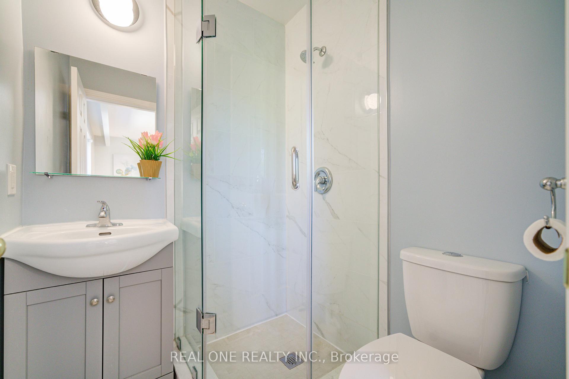 Photo 31 of 41 Sir Constantine Drive, Markham, Markham Village — HOMEH