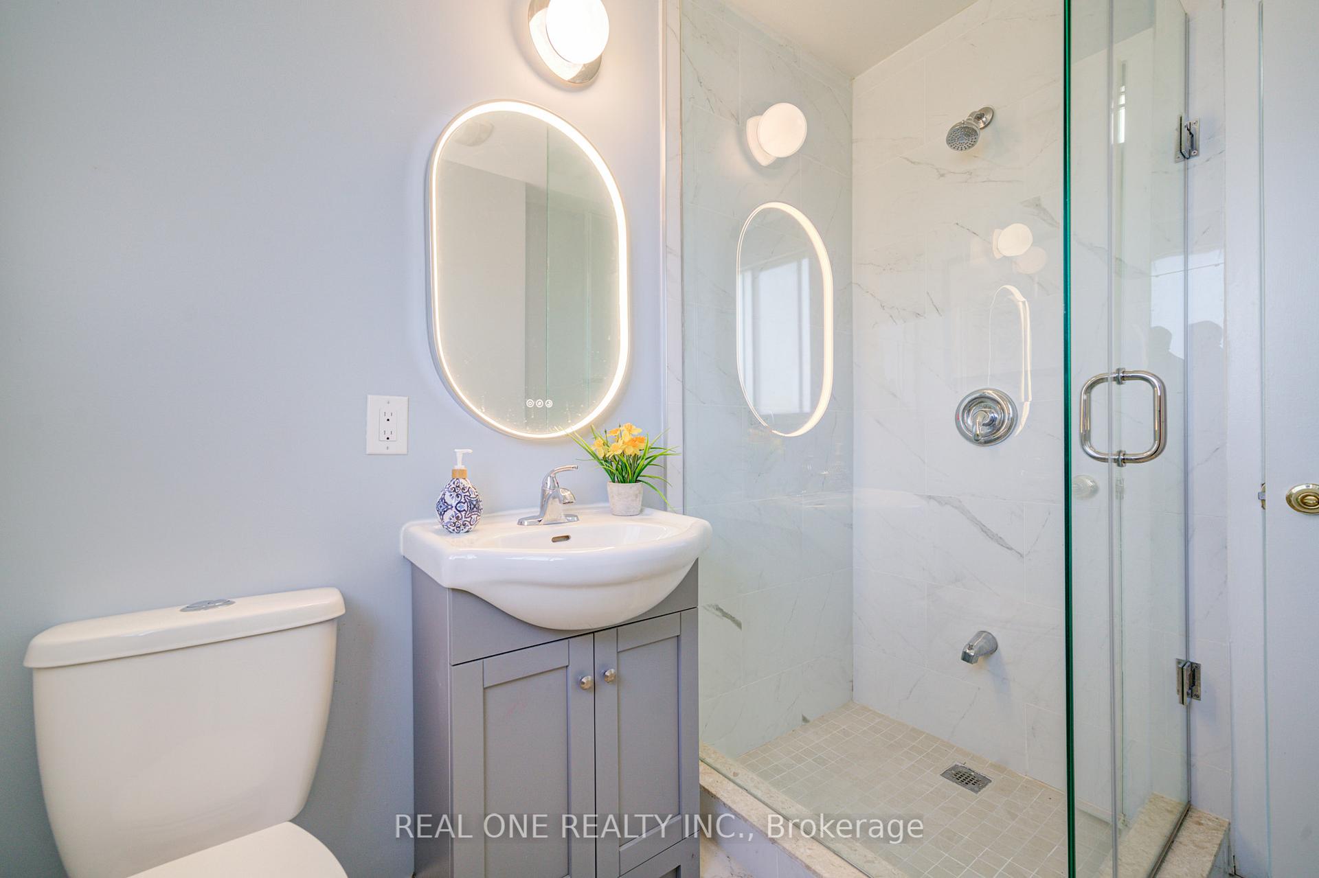 Photo 35 of 41 Sir Constantine Drive, Markham, Markham Village — HOMEH