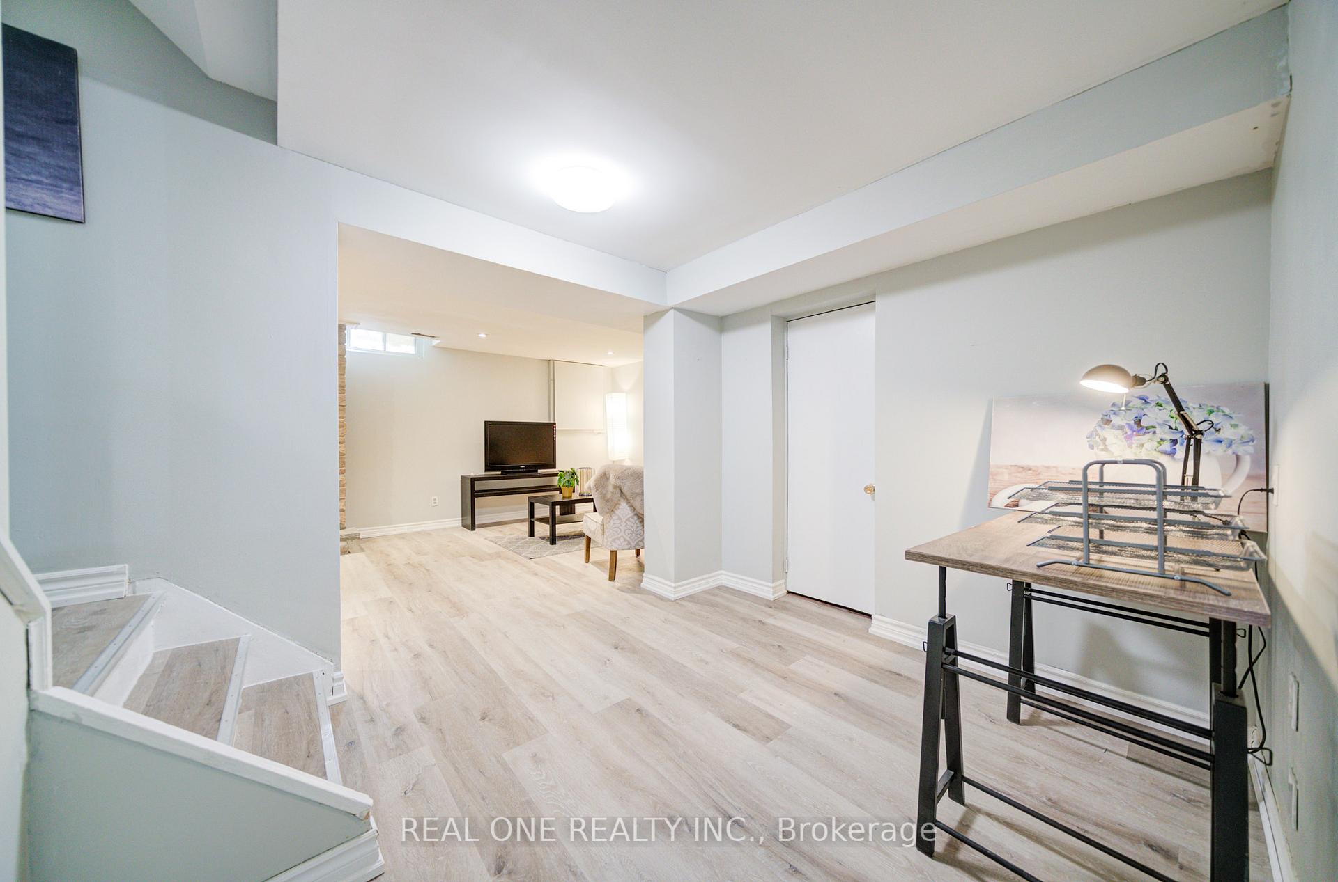 Photo 39 of 41 Sir Constantine Drive, Markham, Markham Village — HOMEH