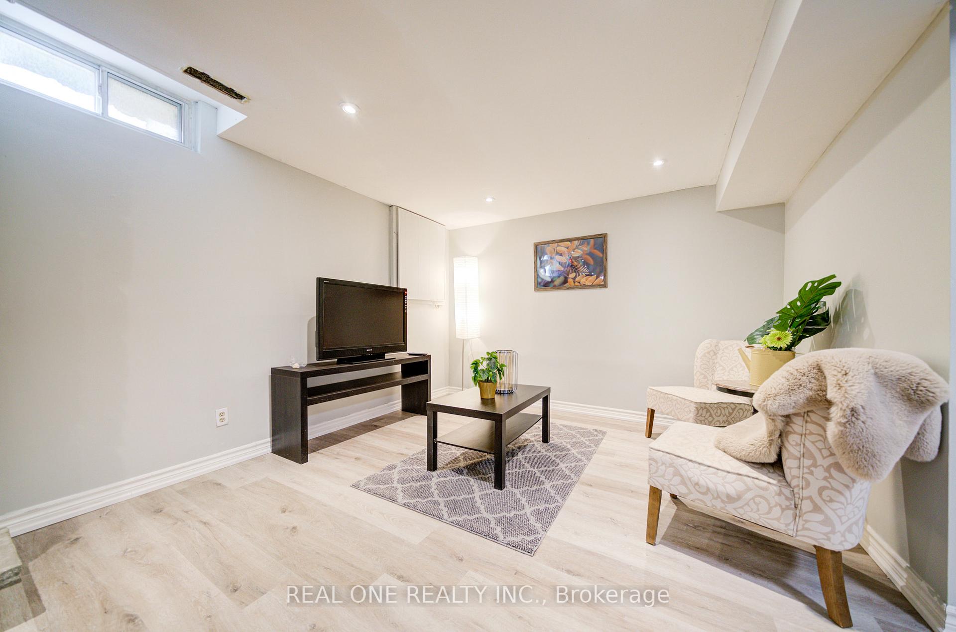 Photo 41 of 41 Sir Constantine Drive, Markham, Markham Village — HOMEH