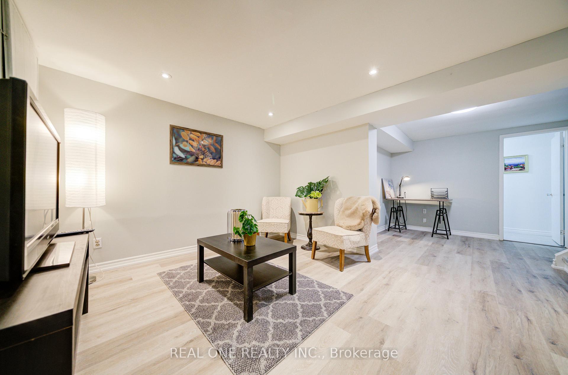Photo 42 of 41 Sir Constantine Drive, Markham, Markham Village — HOMEH
