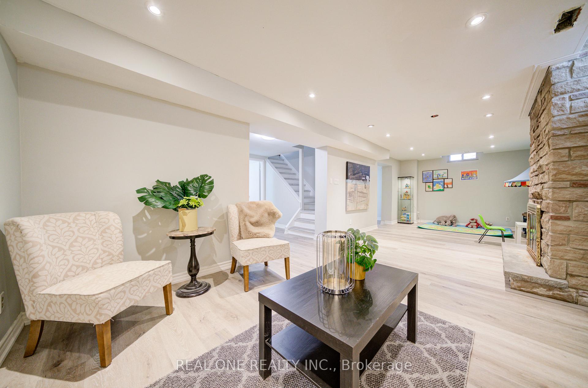 Photo 43 of 41 Sir Constantine Drive, Markham, Markham Village — HOMEH