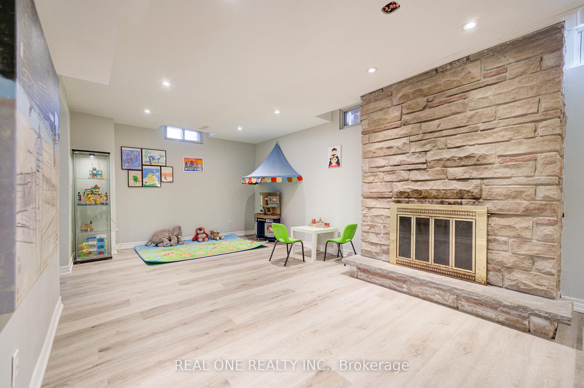 Photo 44 of 41 Sir Constantine Drive, Markham, Markham Village — HOMEH