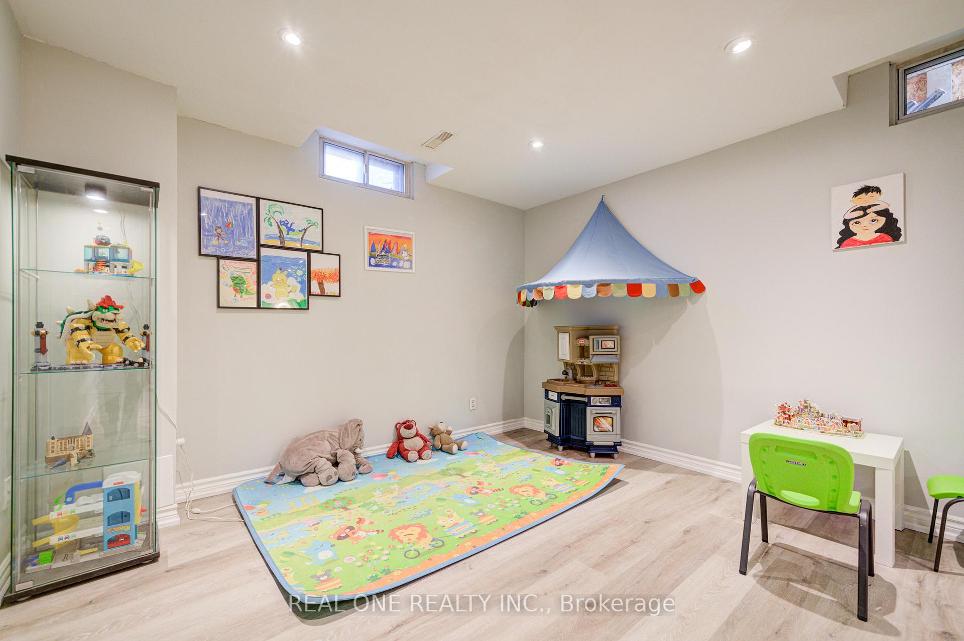 Photo 45 of 41 Sir Constantine Drive, Markham, Markham Village — HOMEH