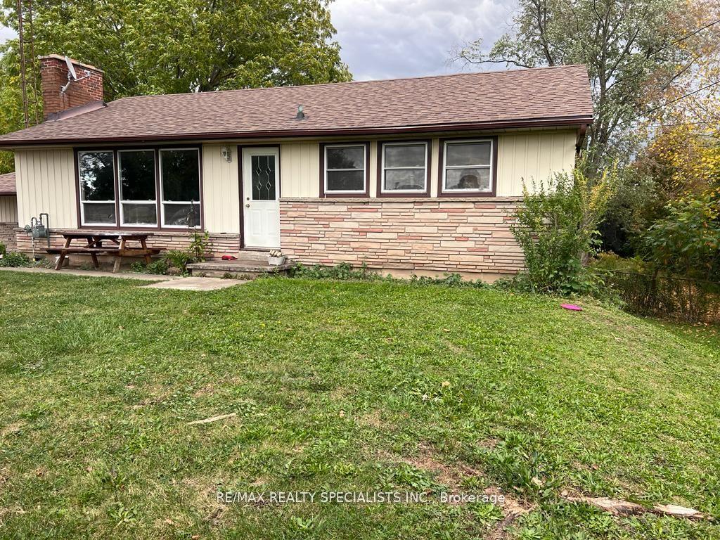 Front of 7810 Five Side Road
