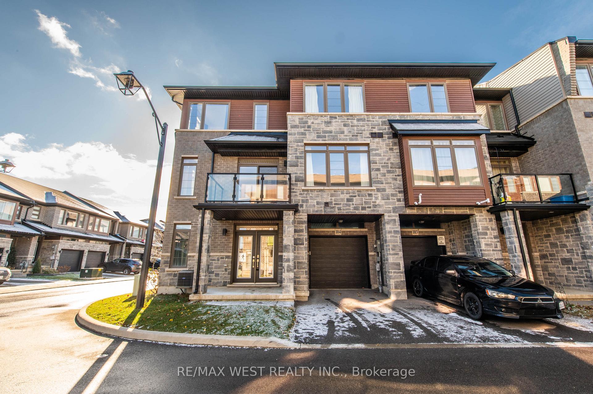 Photo 2 of Unit 104, 30 Time Square Boulevard, Hamilton, Stoney Creek — HOMEH
