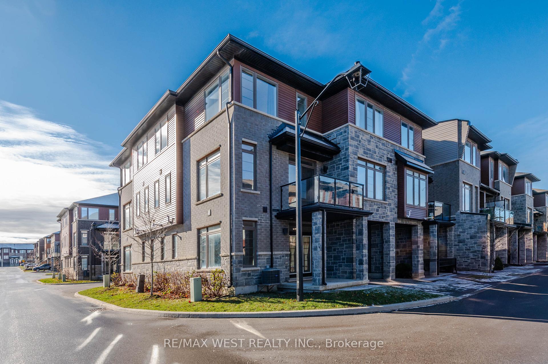 Photo 3 of Unit 104, 30 Time Square Boulevard, Hamilton, Stoney Creek — HOMEH
