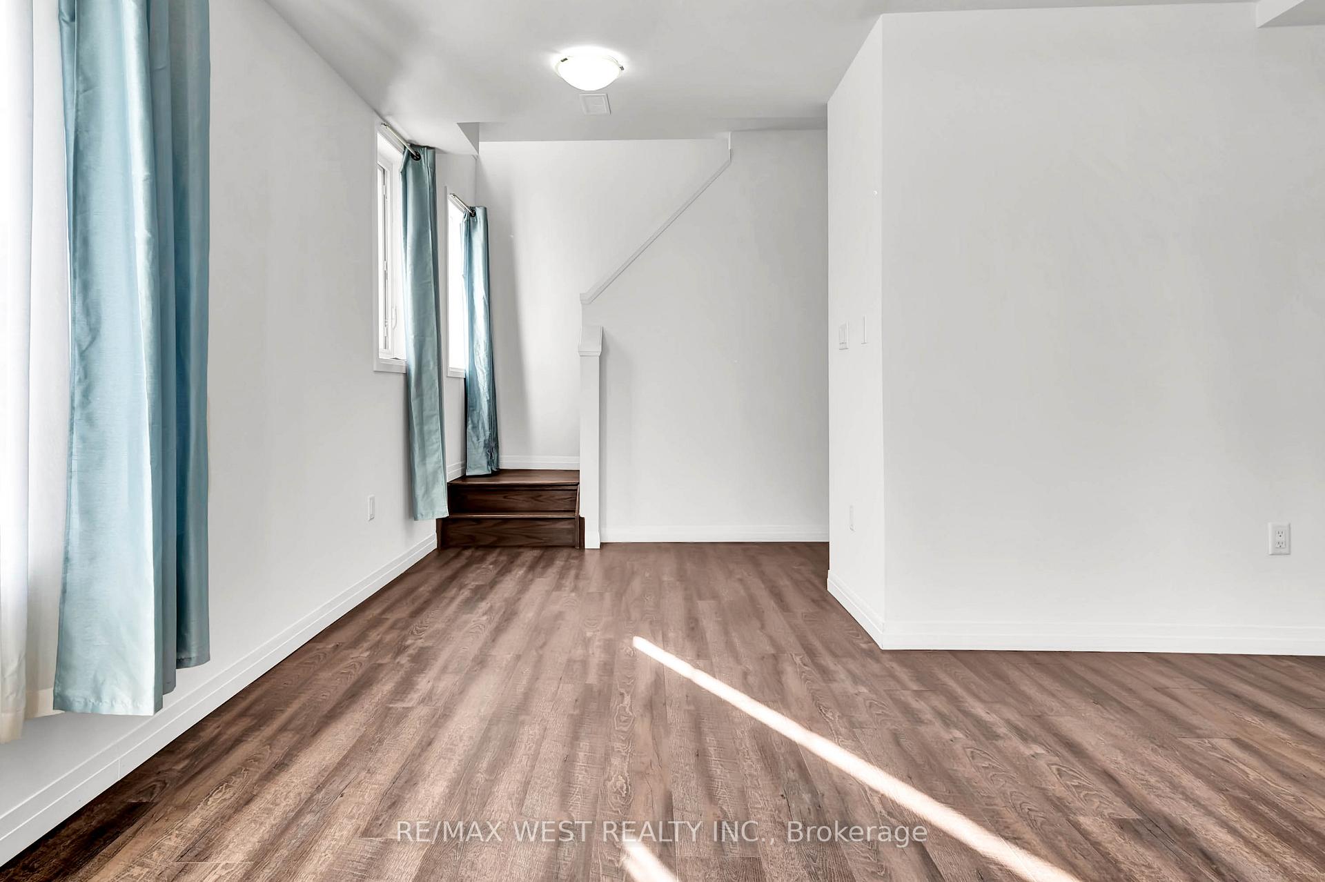 Photo 7 of Unit 104, 30 Time Square Boulevard, Hamilton, Stoney Creek — HOMEH