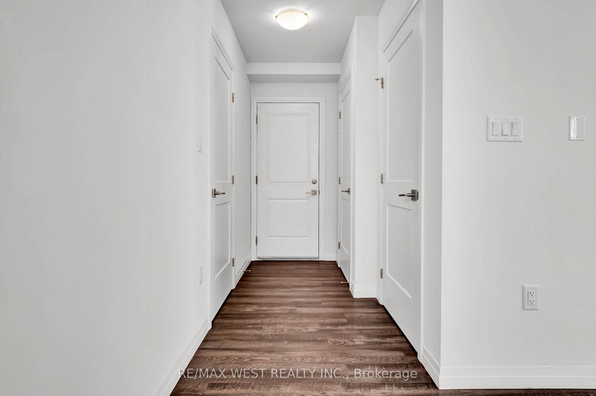 Photo 8 of Unit 104, 30 Time Square Boulevard, Hamilton, Stoney Creek — HOMEH