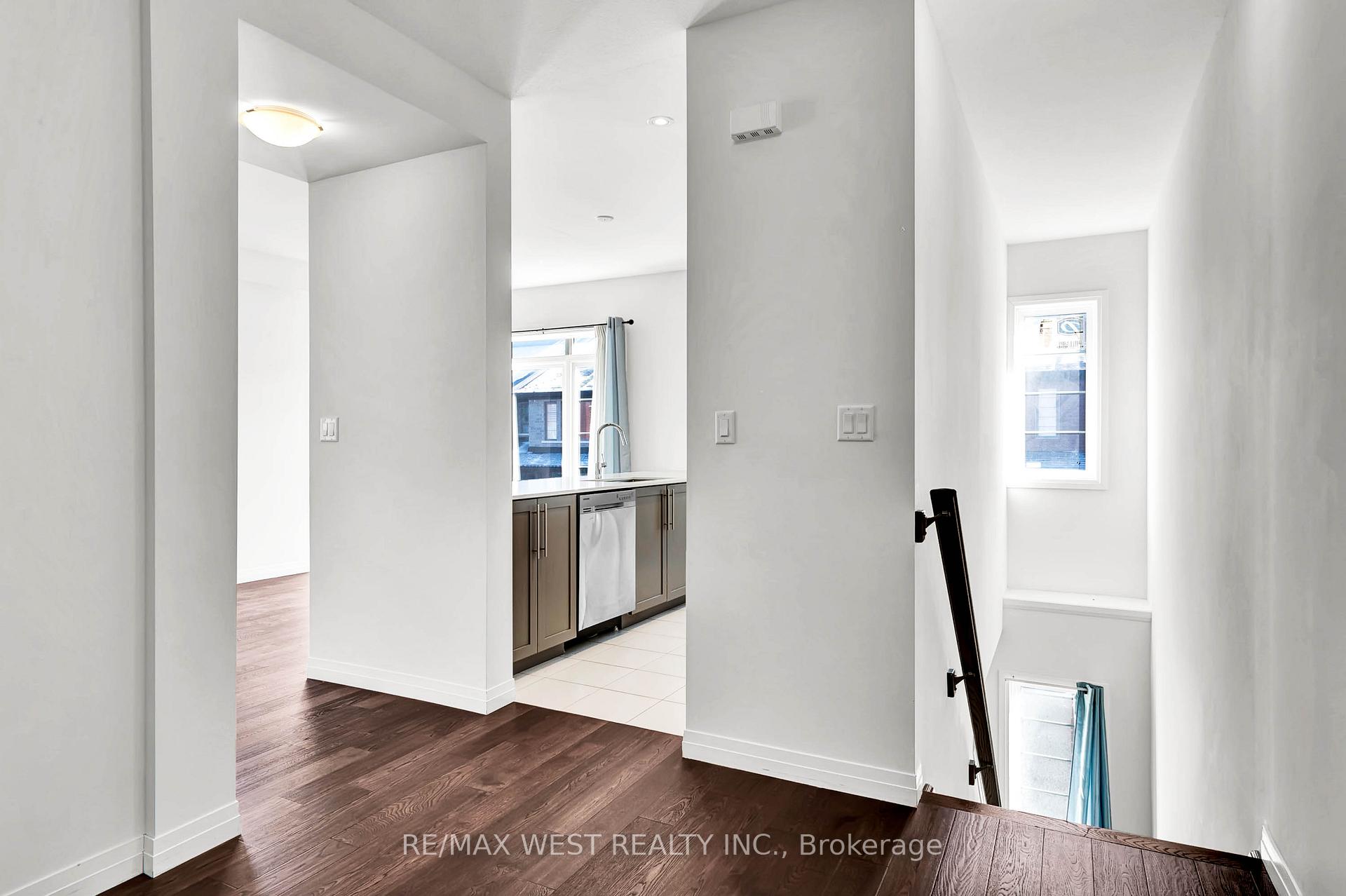 Photo 9 of Unit 104, 30 Time Square Boulevard, Hamilton, Stoney Creek — HOMEH