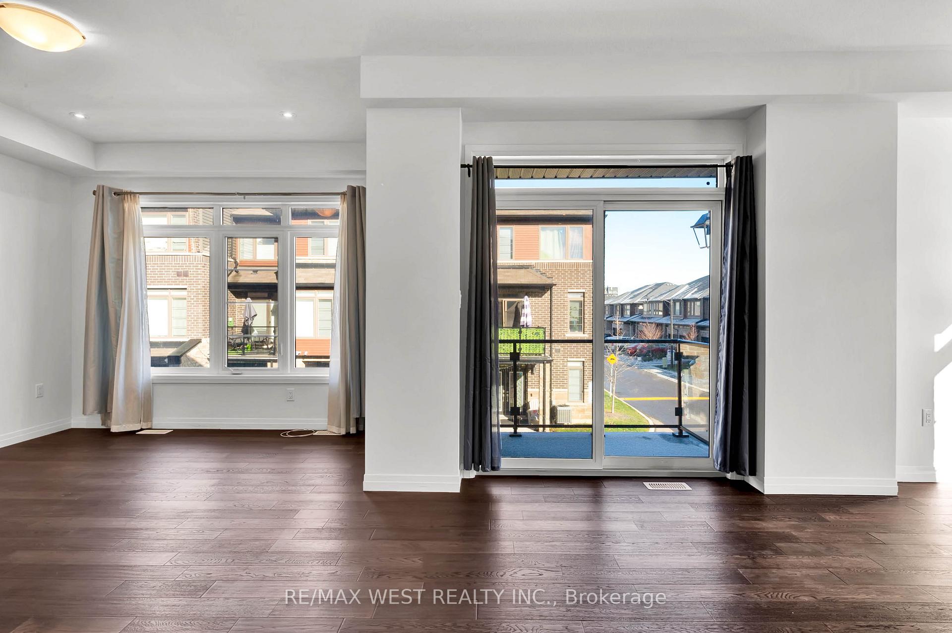 Photo 10 of Unit 104, 30 Time Square Boulevard, Hamilton, Stoney Creek — HOMEH