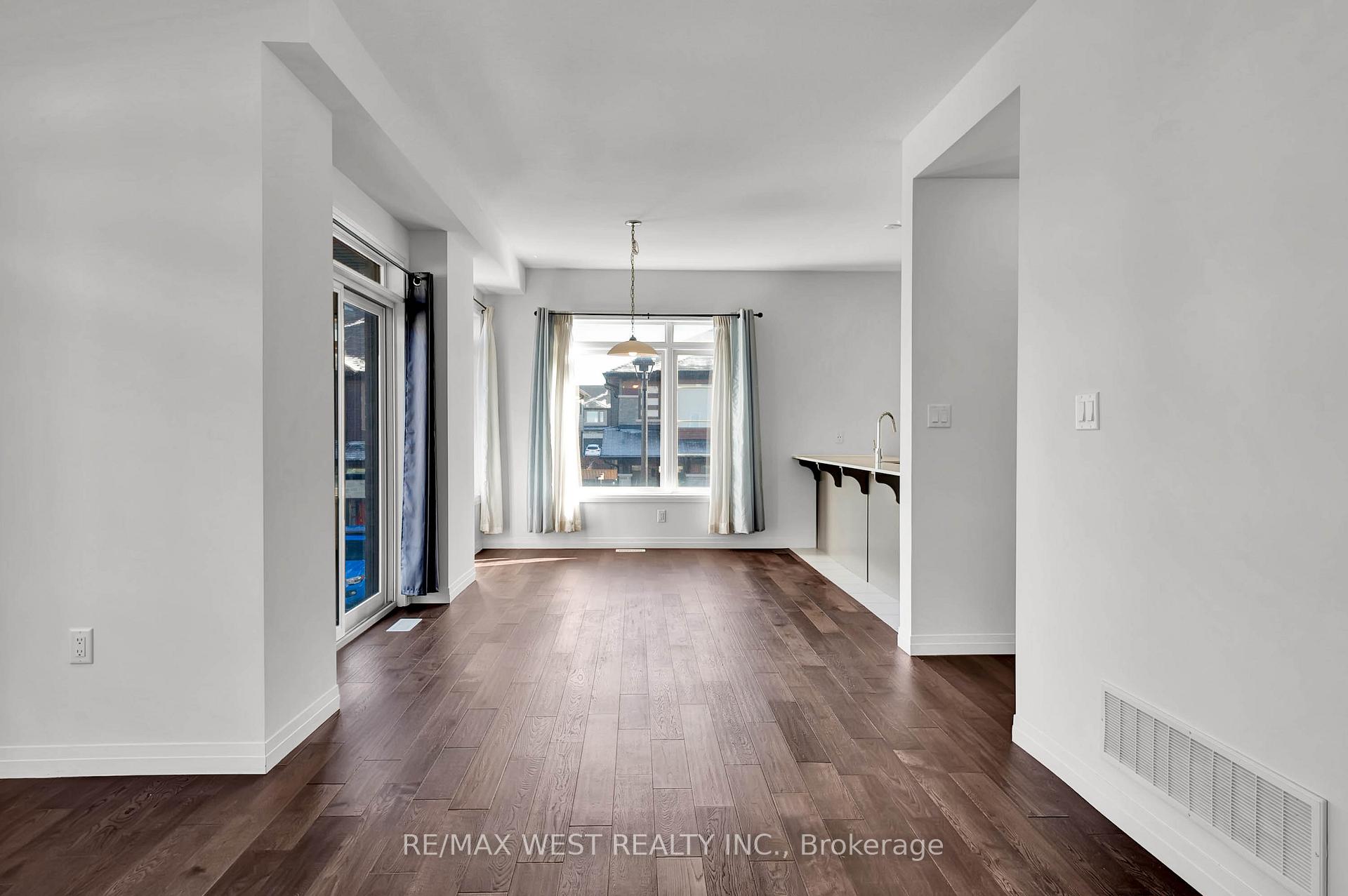 Photo 11 of Unit 104, 30 Time Square Boulevard, Hamilton, Stoney Creek — HOMEH