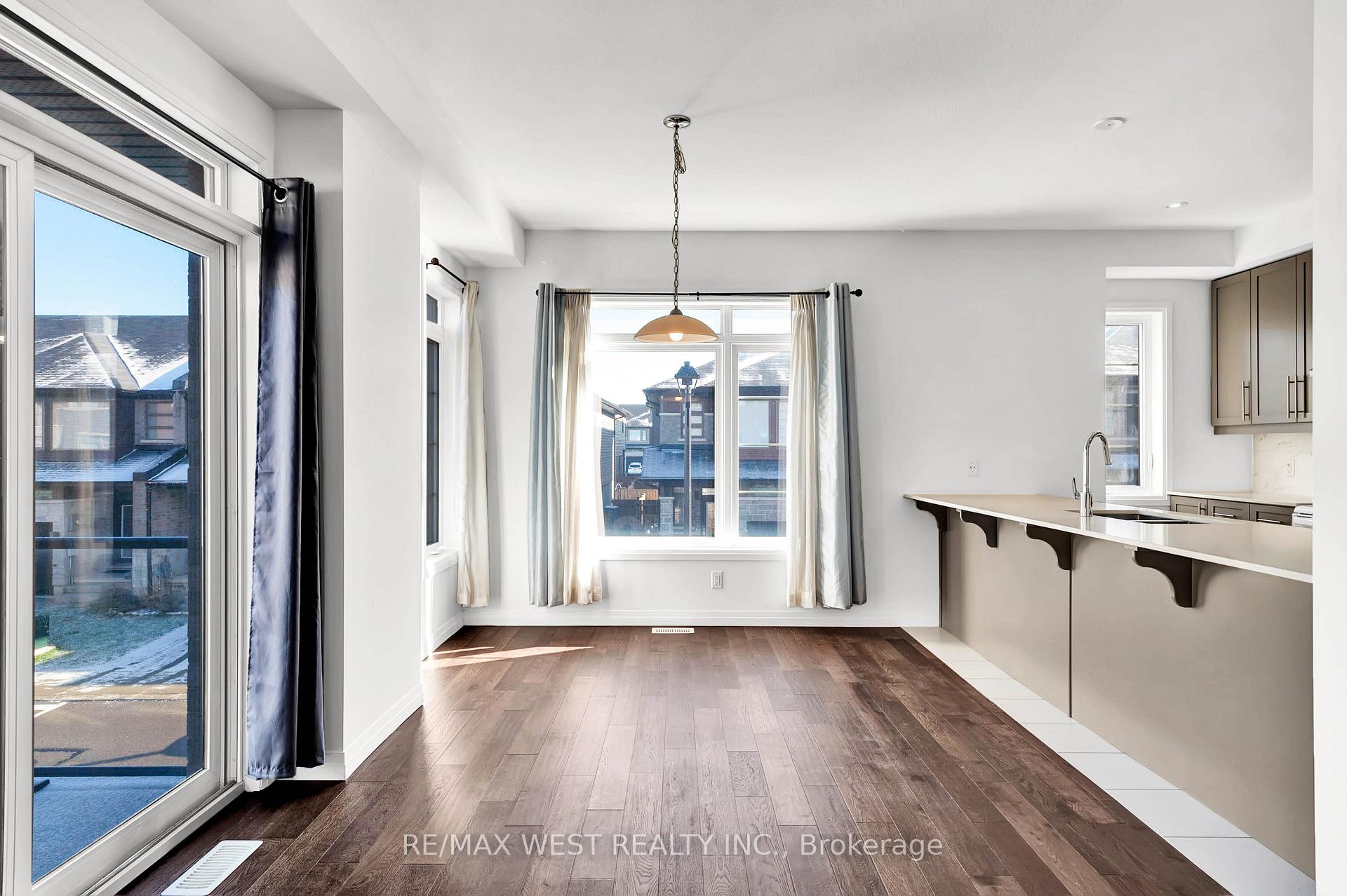 Photo 12 of Unit 104, 30 Time Square Boulevard, Hamilton, Stoney Creek — HOMEH