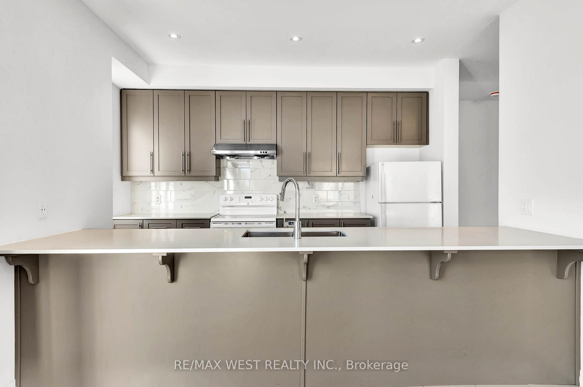 Photo 14 of Unit 104, 30 Time Square Boulevard, Hamilton, Stoney Creek — HOMEH
