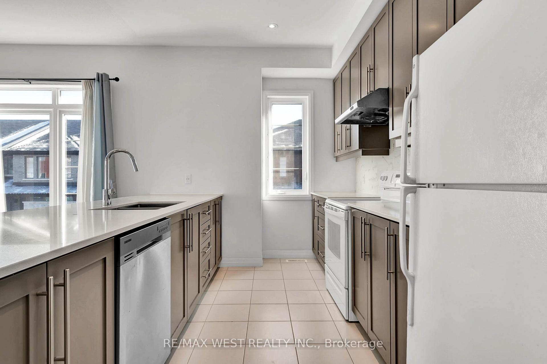 Photo 15 of Unit 104, 30 Time Square Boulevard, Hamilton, Stoney Creek — HOMEH