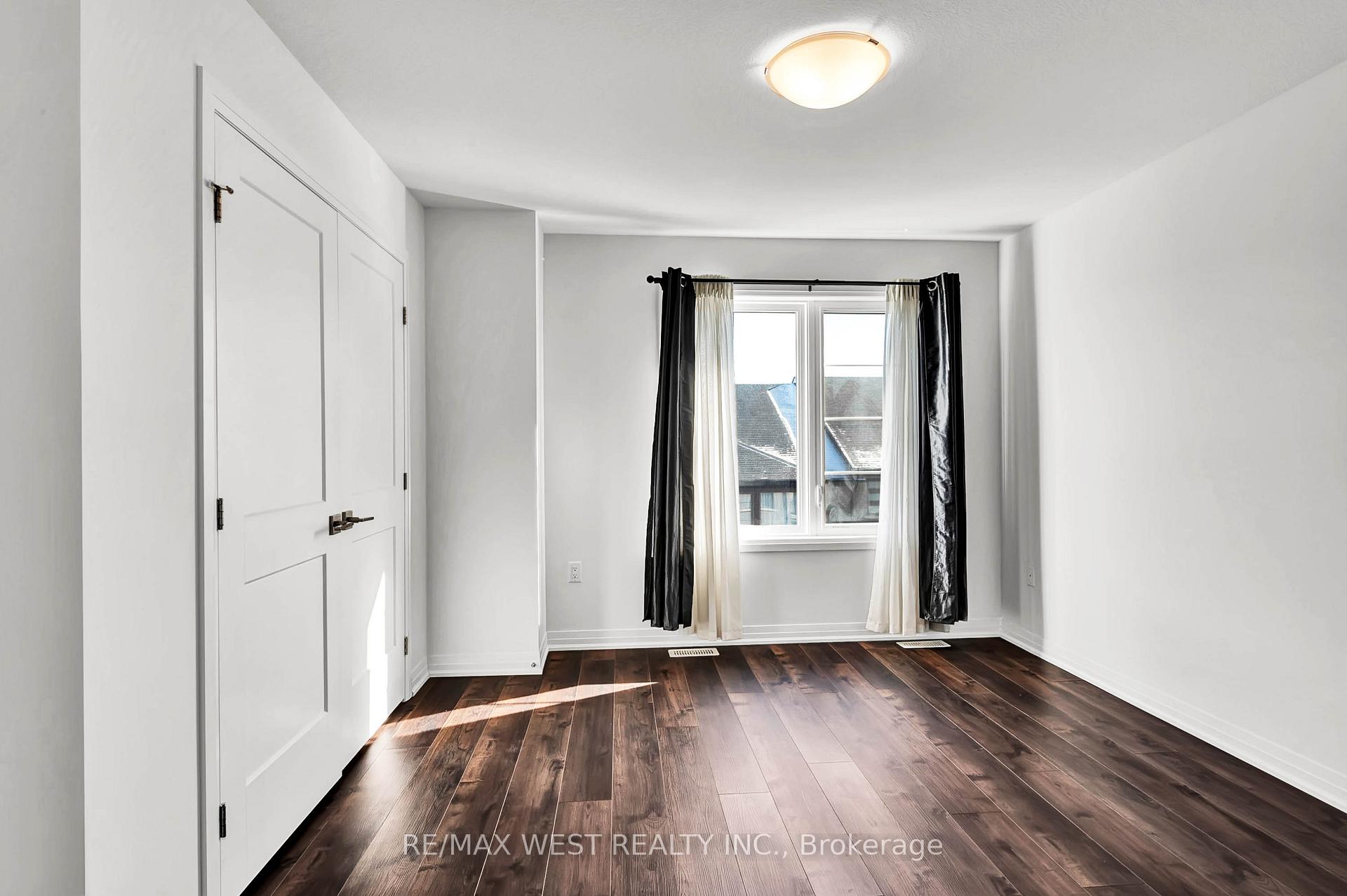 Photo 21 of Unit 104, 30 Time Square Boulevard, Hamilton, Stoney Creek — HOMEH