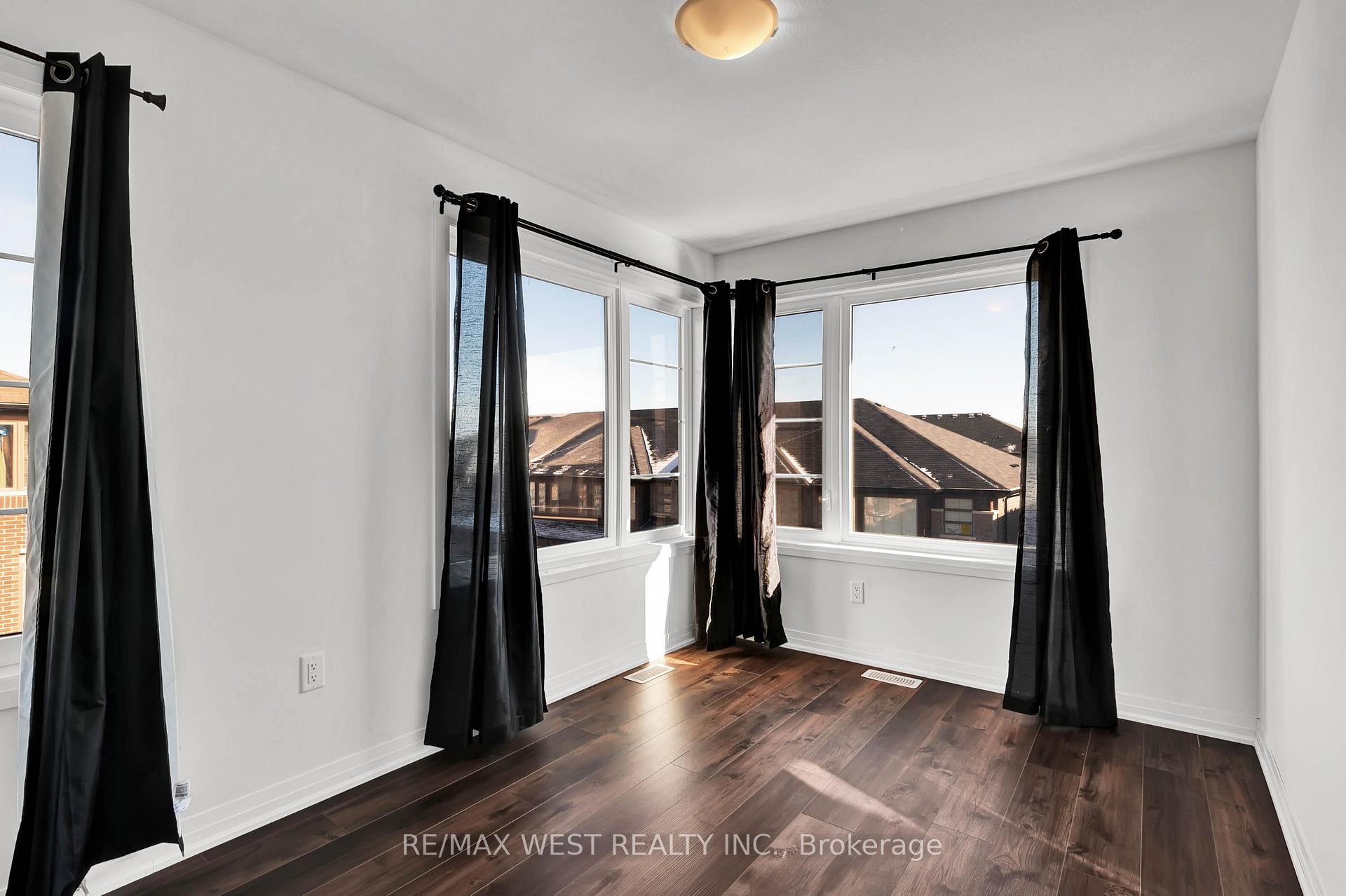 Photo 24 of Unit 104, 30 Time Square Boulevard, Hamilton, Stoney Creek — HOMEH