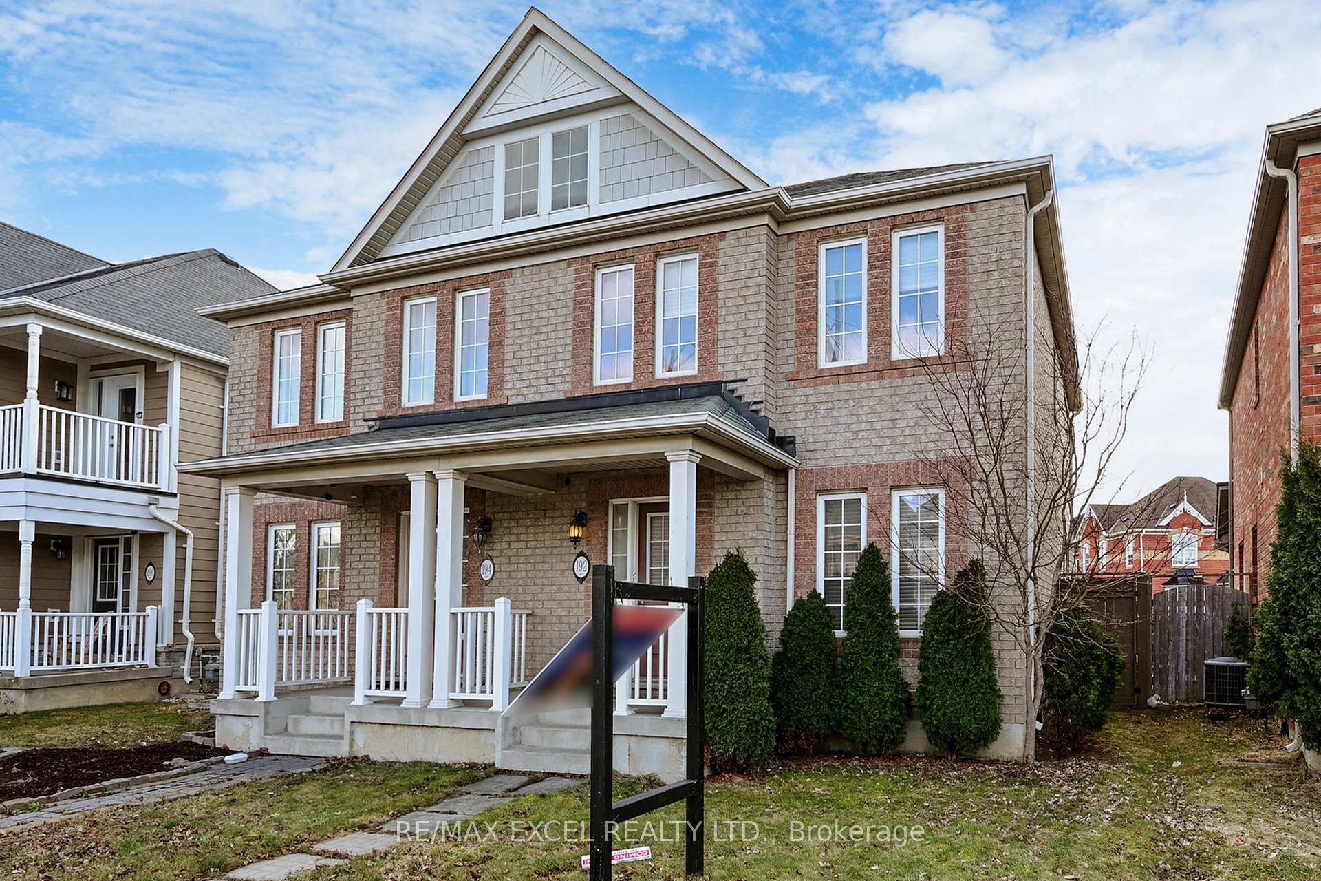 Photo 3 of 192 Gas Lamp Lane, Markham, Cornell — HOMEH