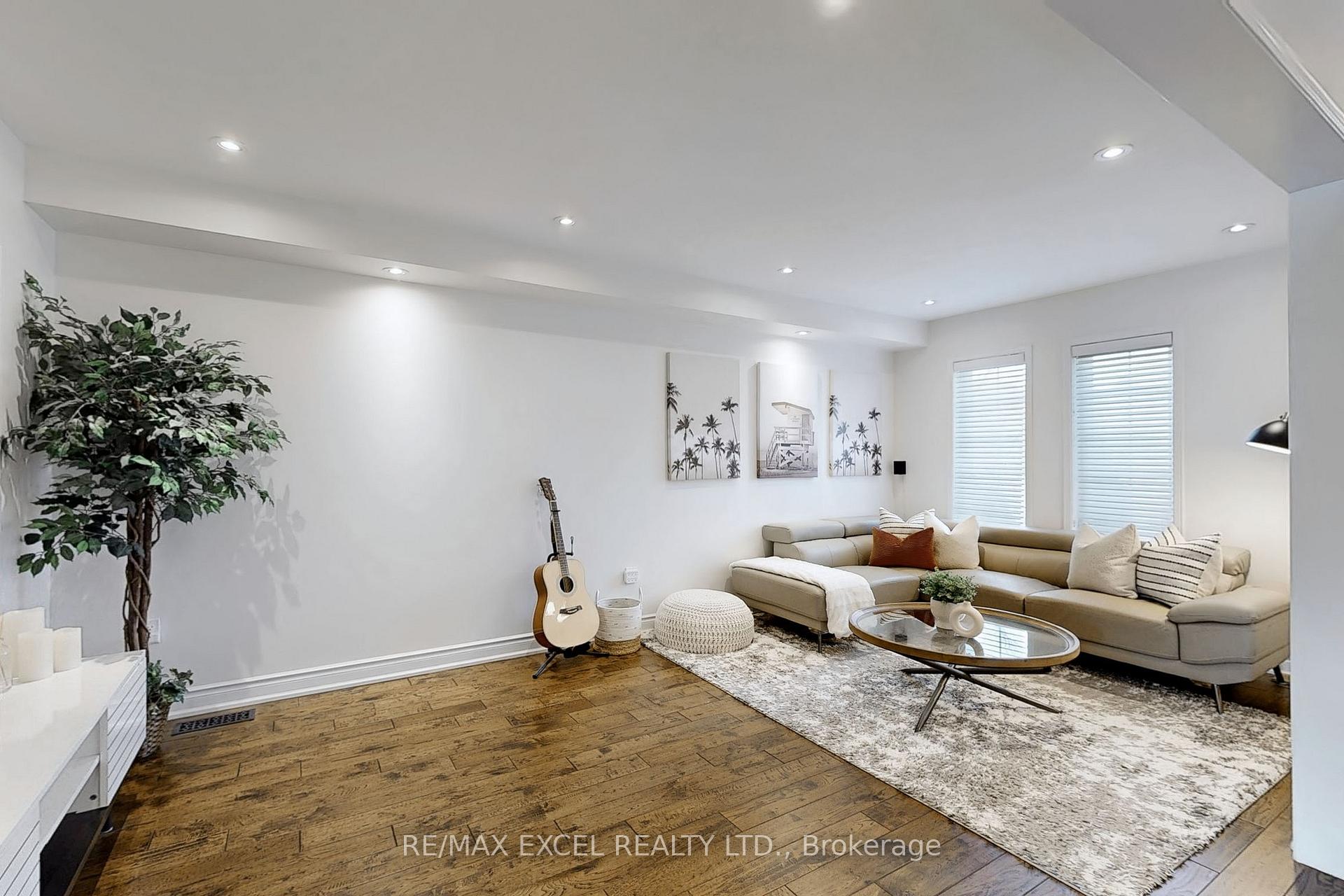 Photo 5 of 192 Gas Lamp Lane, Markham, Cornell — HOMEH