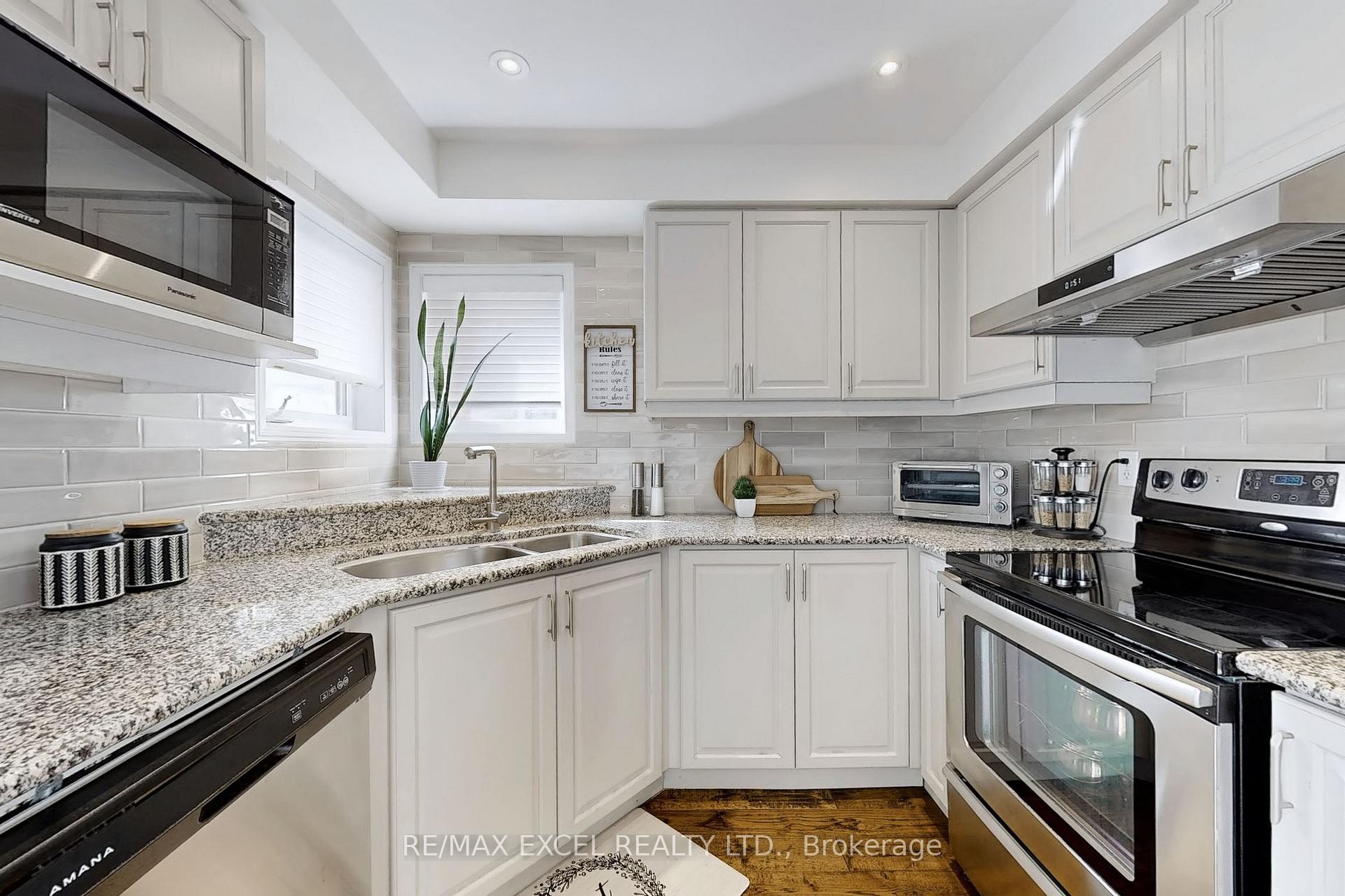 Photo 8 of 192 Gas Lamp Lane, Markham, Cornell — HOMEH