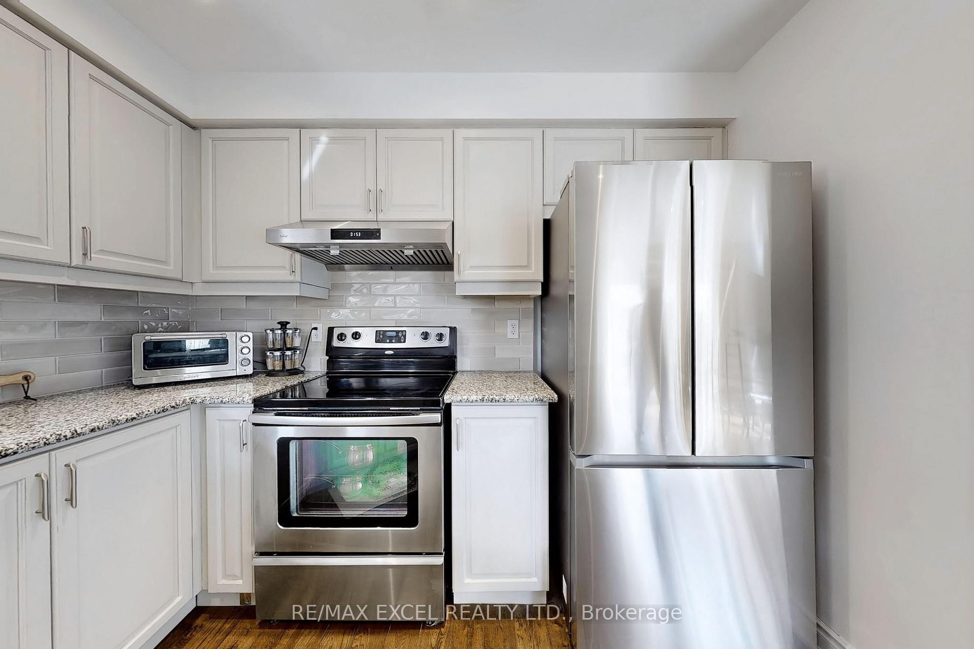 Photo 9 of 192 Gas Lamp Lane, Markham, Cornell — HOMEH