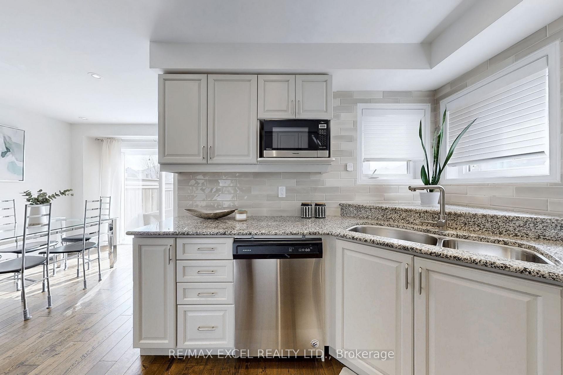 Photo 10 of 192 Gas Lamp Lane, Markham, Cornell — HOMEH