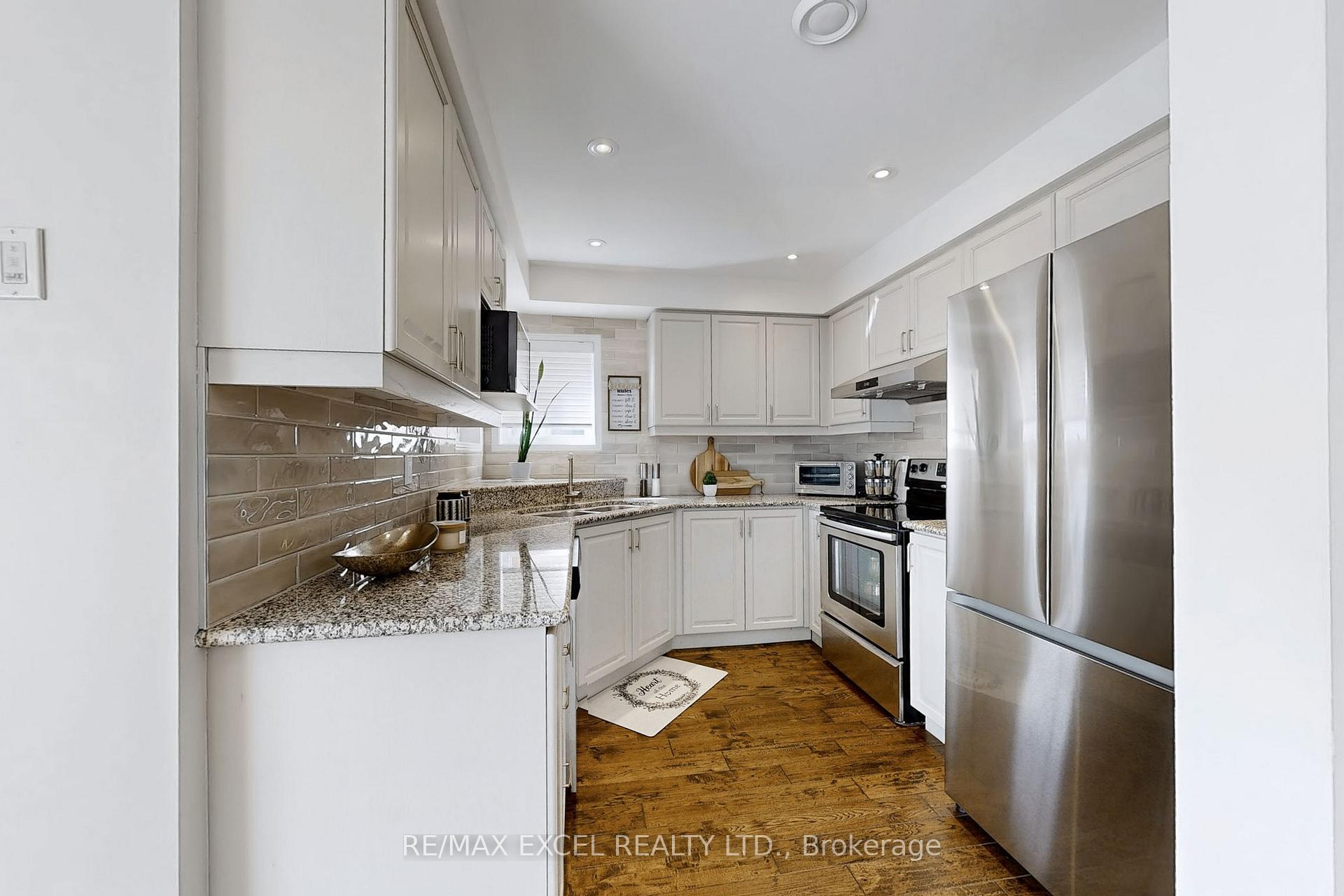 Photo 11 of 192 Gas Lamp Lane, Markham, Cornell — HOMEH