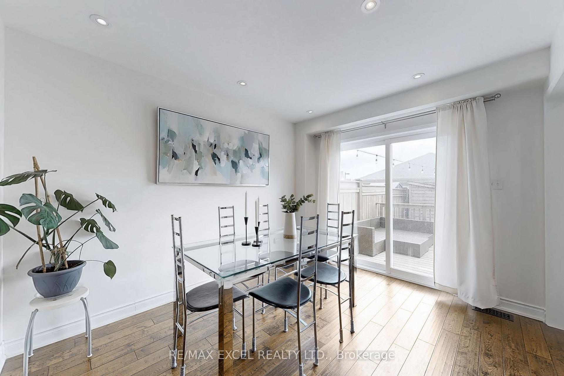 Photo 12 of 192 Gas Lamp Lane, Markham, Cornell — HOMEH