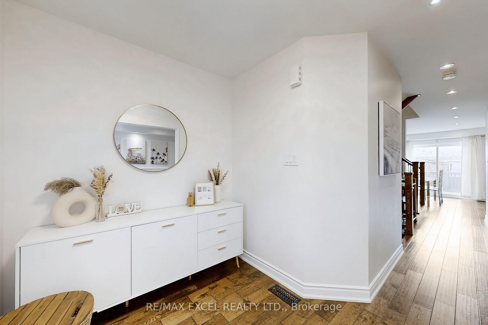Photo 16 of 192 Gas Lamp Lane, Markham, Cornell — HOMEH