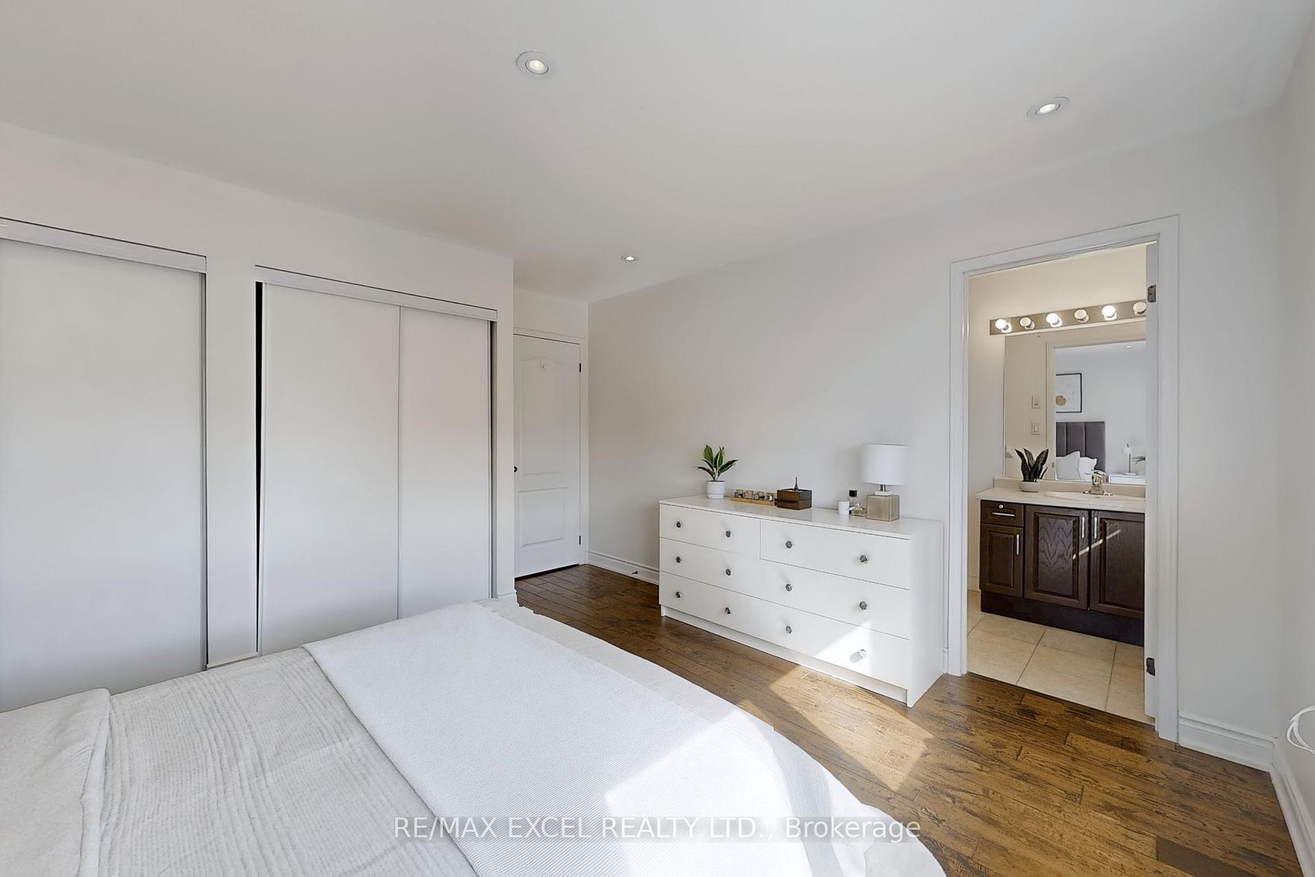 Photo 21 of 192 Gas Lamp Lane, Markham, Cornell — HOMEH