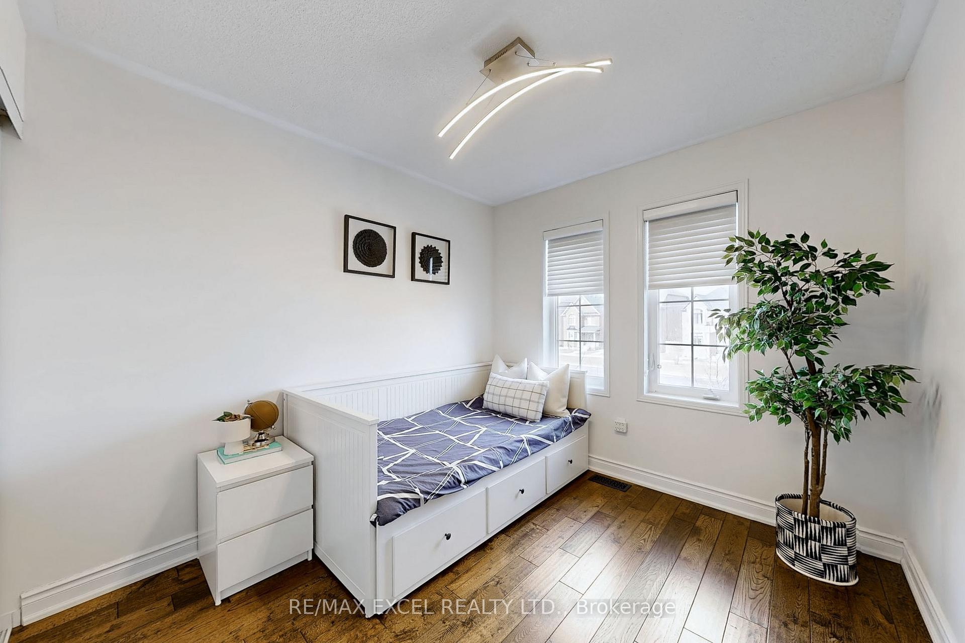 Photo 23 of 192 Gas Lamp Lane, Markham, Cornell — HOMEH