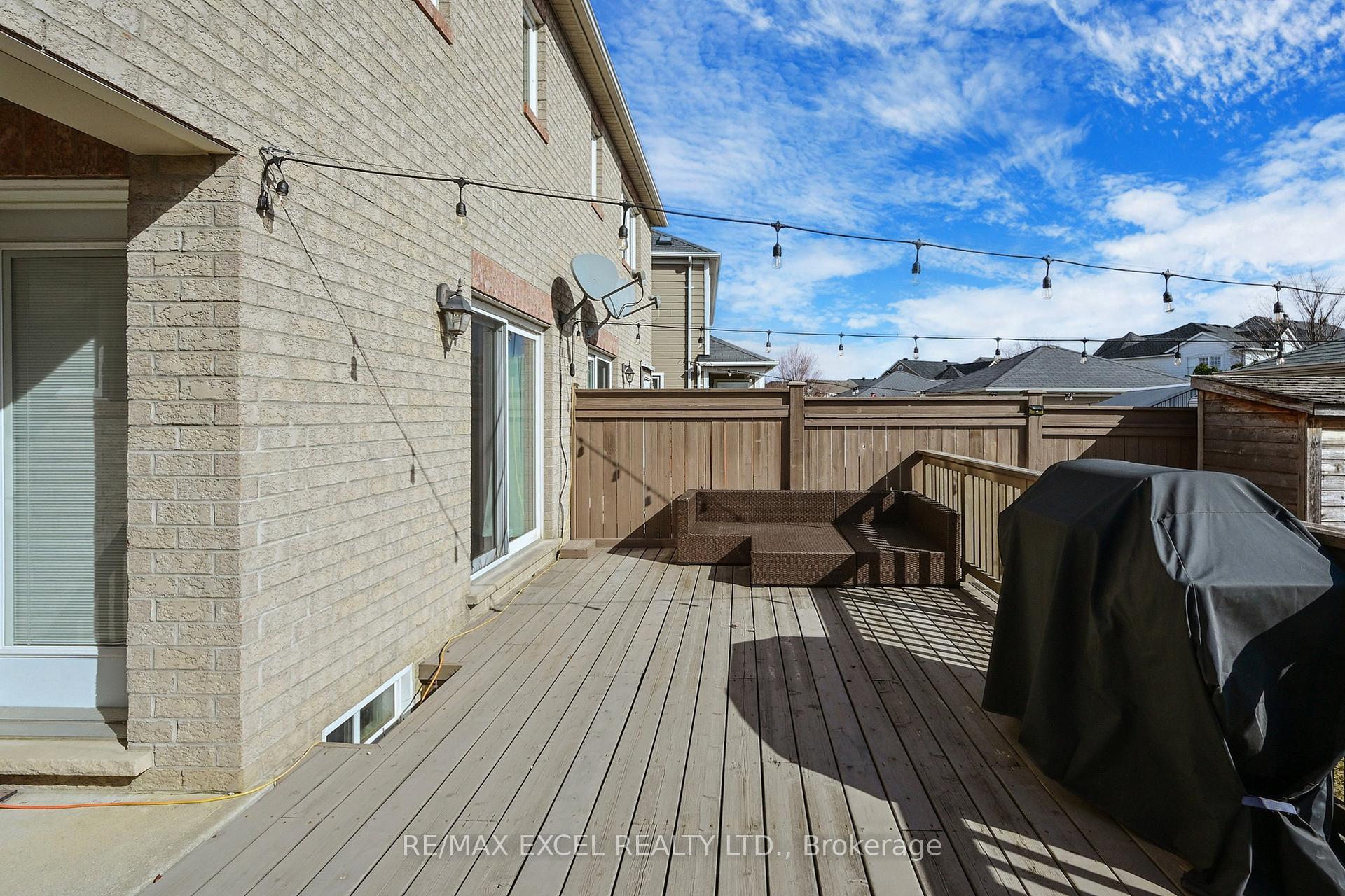 Photo 33 of 192 Gas Lamp Lane, Markham, Cornell — HOMEH