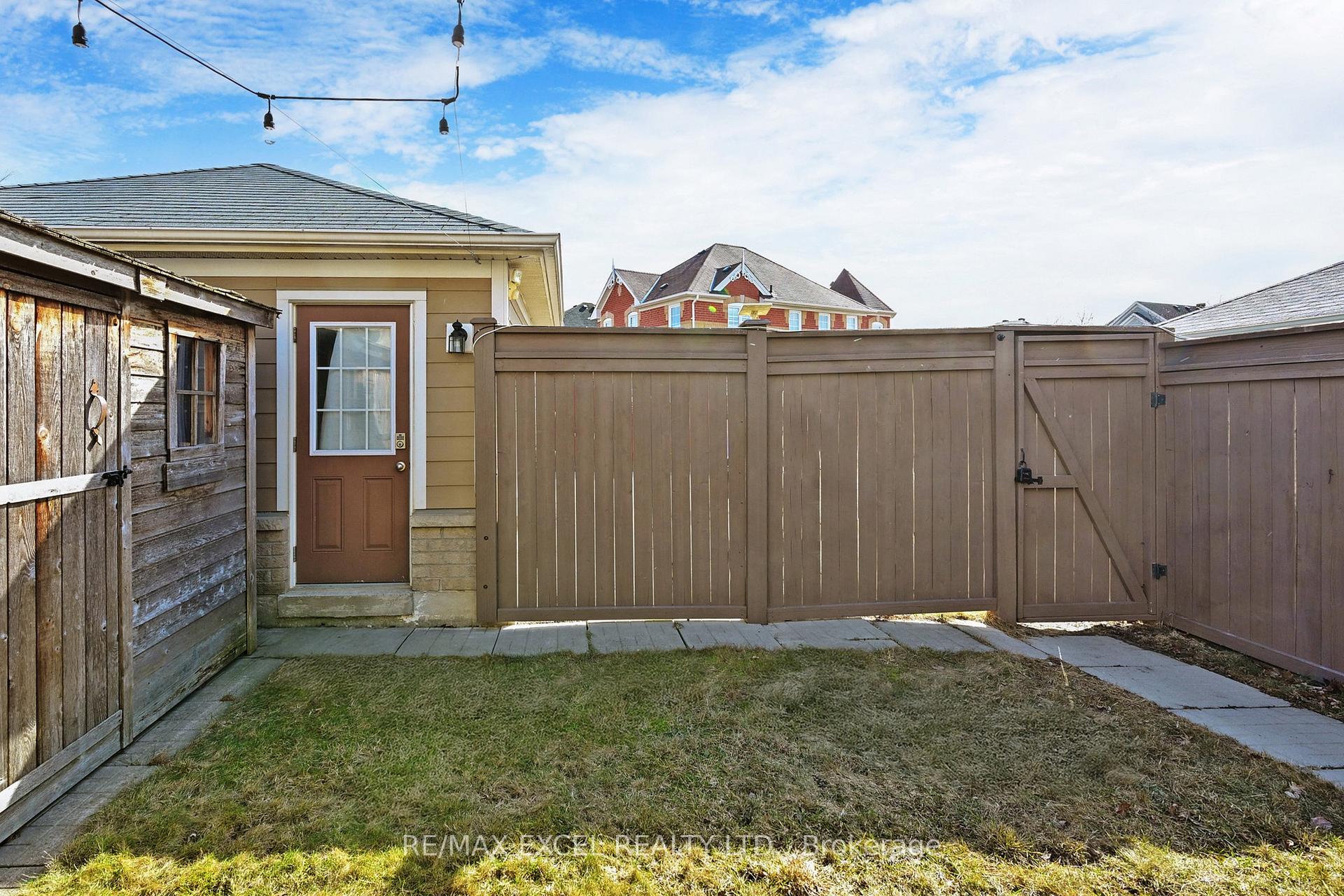 Photo 36 of 192 Gas Lamp Lane, Markham, Cornell — HOMEH