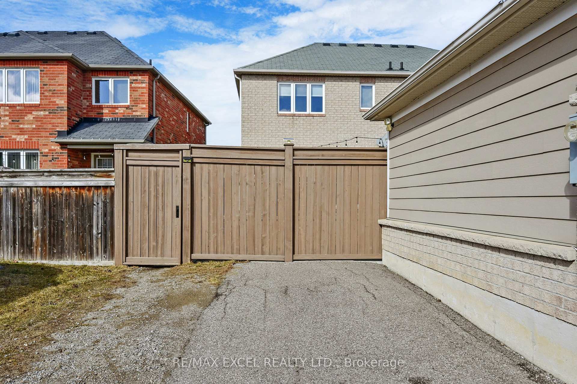 Photo 37 of 192 Gas Lamp Lane, Markham, Cornell — HOMEH
