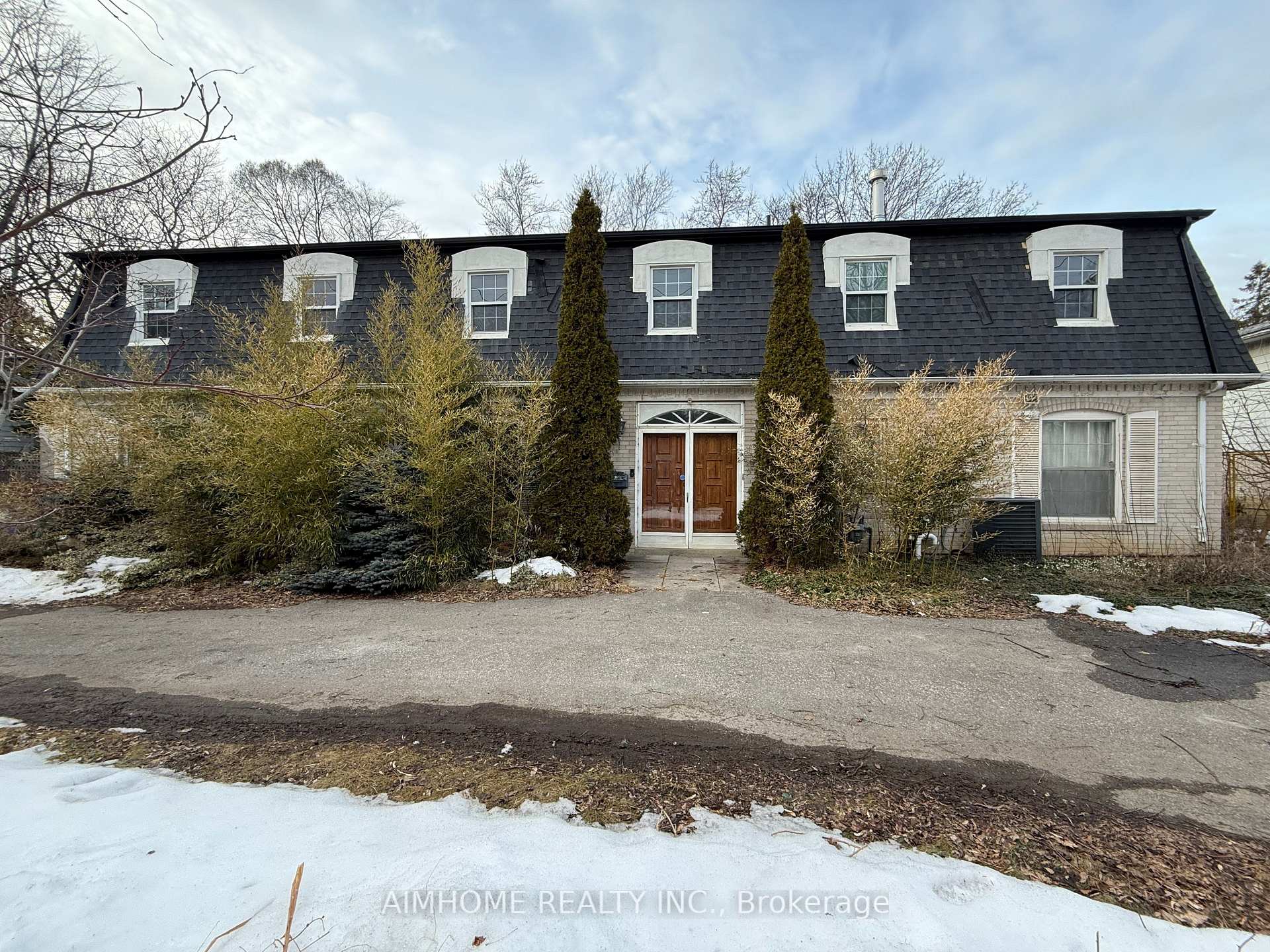 Front of 338 Steeles Avenue E