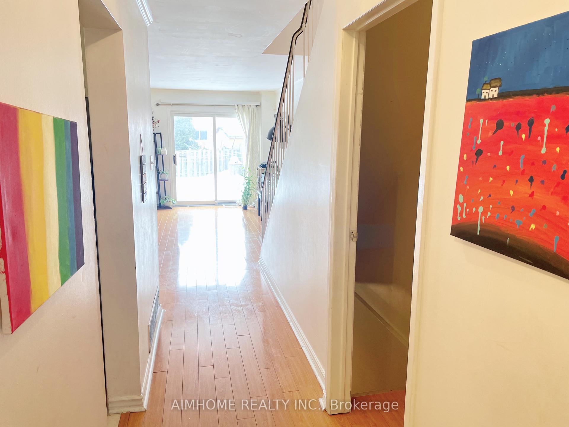 Photo 2 of 16 Upton Crescent, Markham, Milliken Mills West — HOMEH