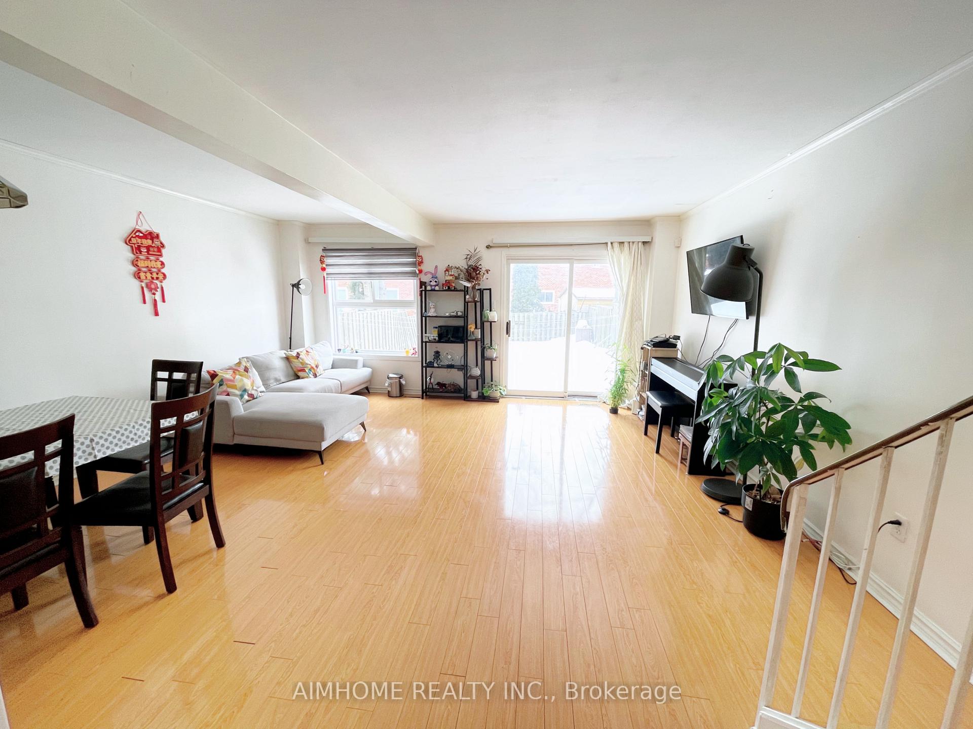 Photo 3 of 16 Upton Crescent, Markham, Milliken Mills West — HOMEH