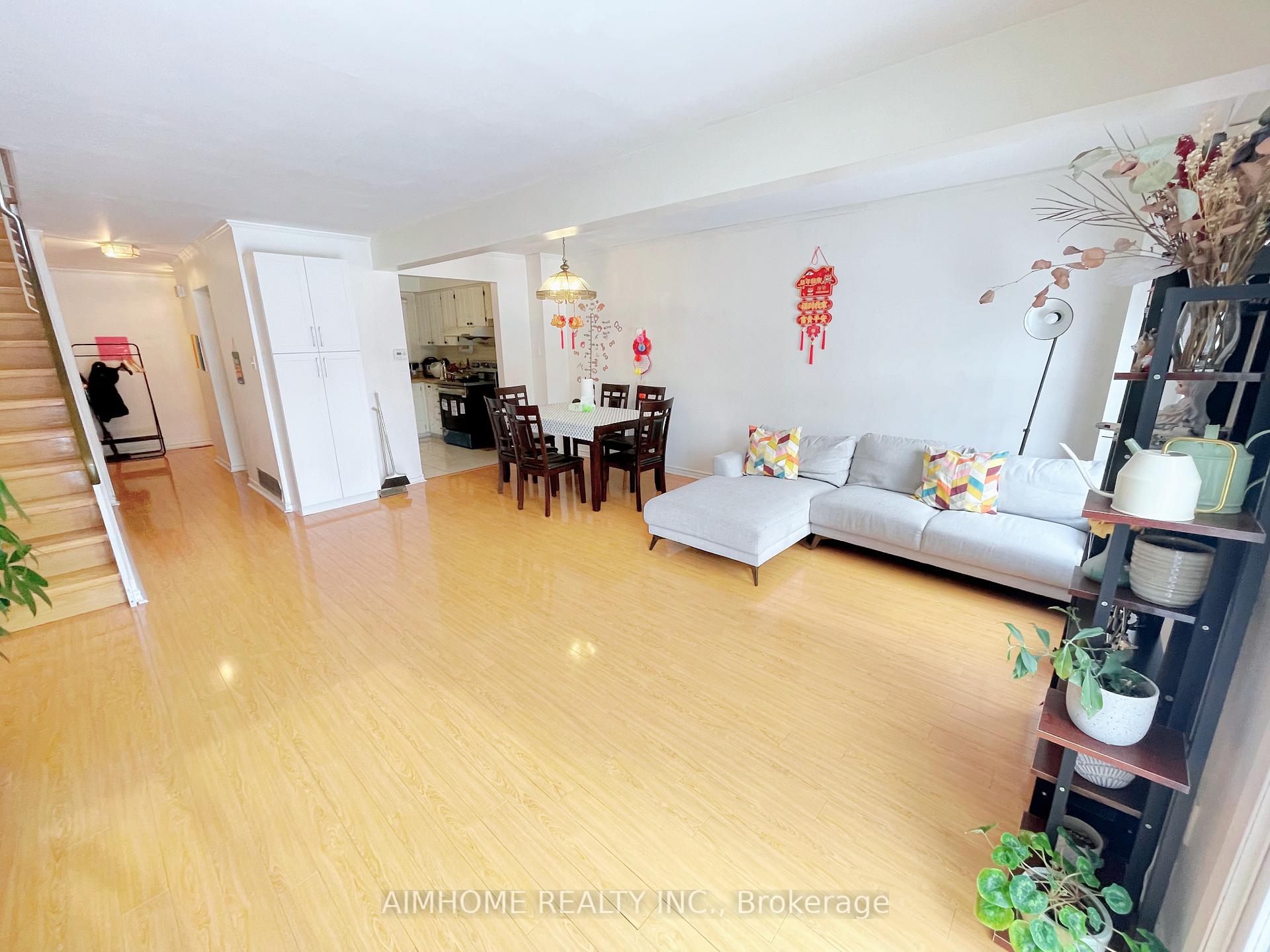 Photo 5 of 16 Upton Crescent, Markham, Milliken Mills West — HOMEH