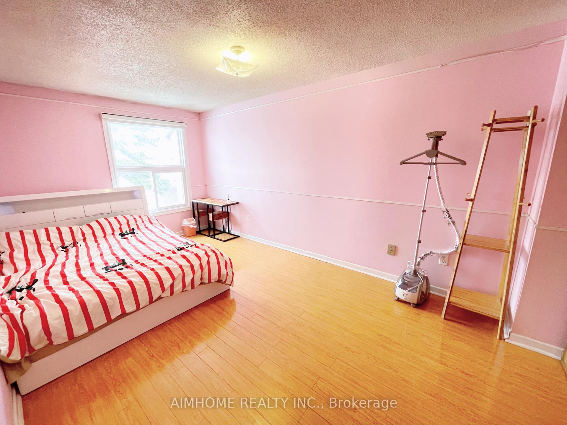 Photo 7 of 16 Upton Crescent, Markham, Milliken Mills West — HOMEH