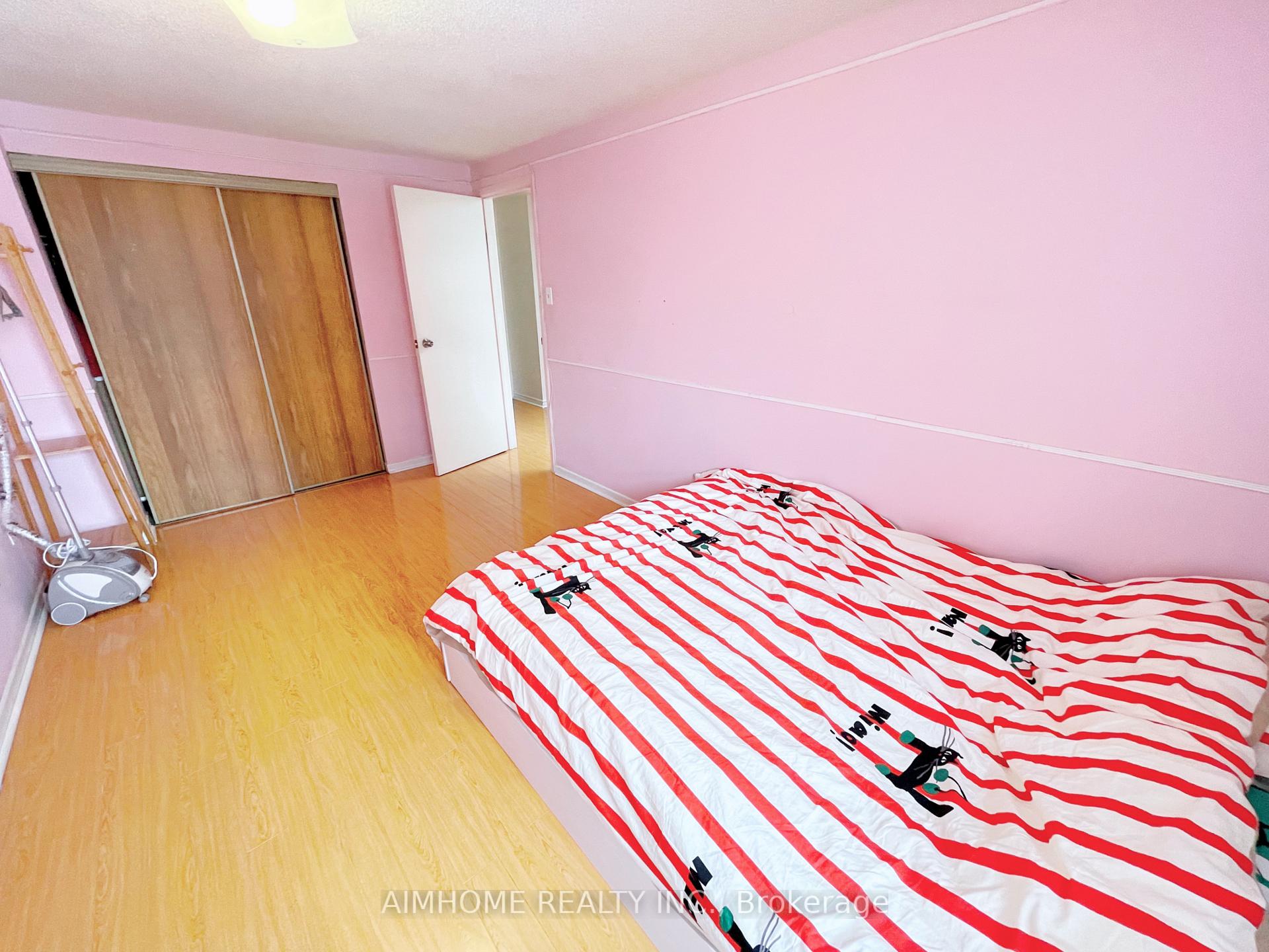Photo 8 of 16 Upton Crescent, Markham, Milliken Mills West — HOMEH