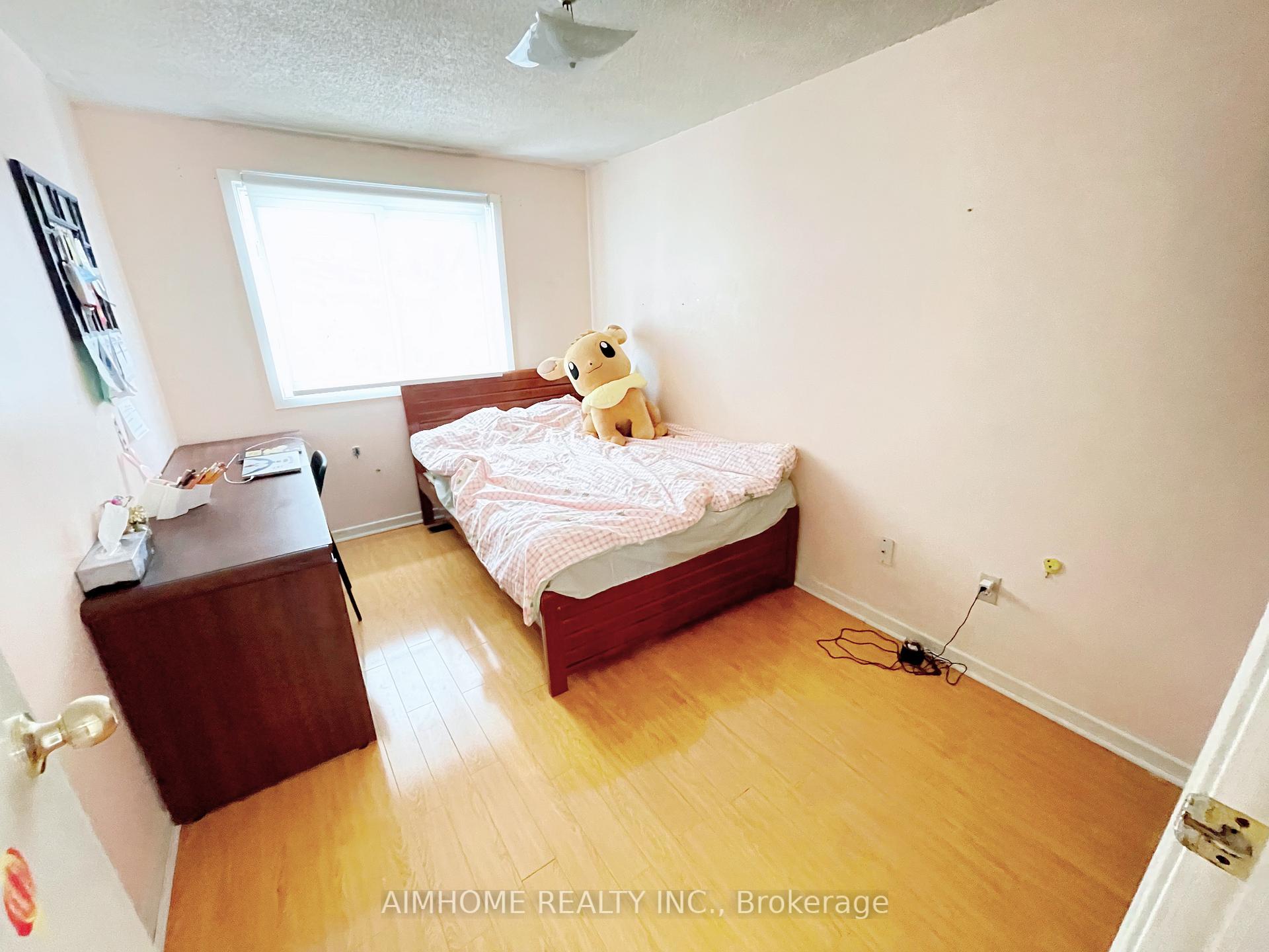 Photo 10 of 16 Upton Crescent, Markham, Milliken Mills West — HOMEH