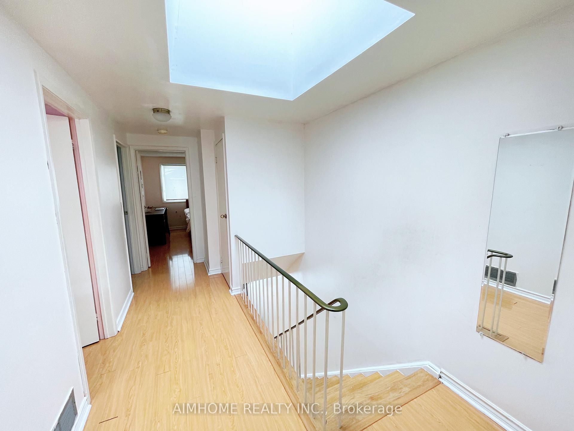 Photo 11 of 16 Upton Crescent, Markham, Milliken Mills West — HOMEH