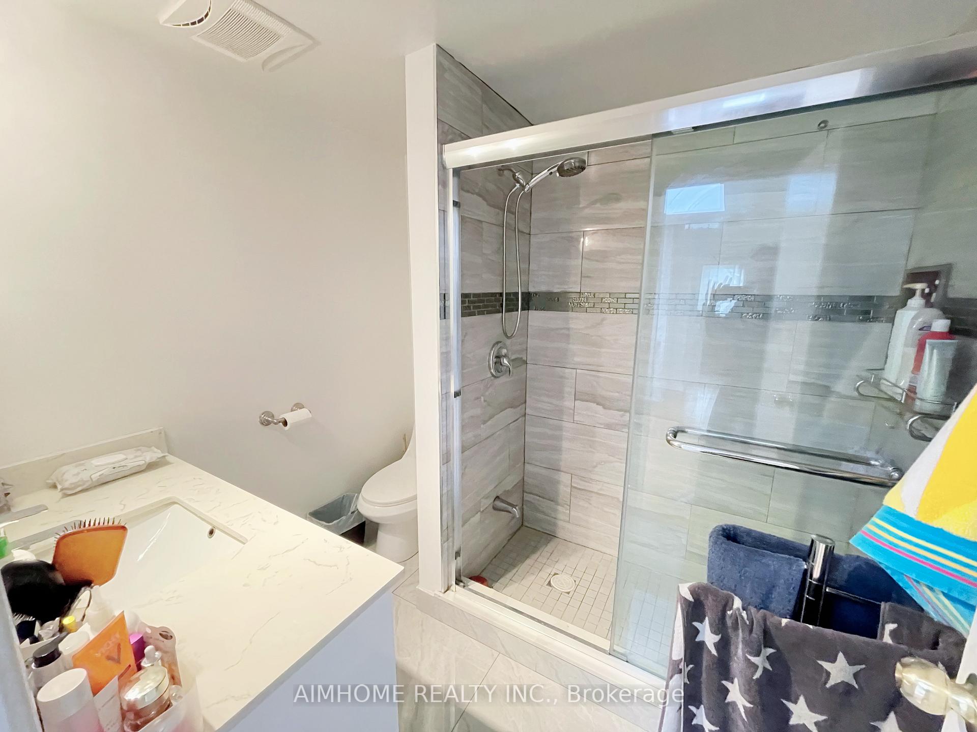 Photo 12 of 16 Upton Crescent, Markham, Milliken Mills West — HOMEH