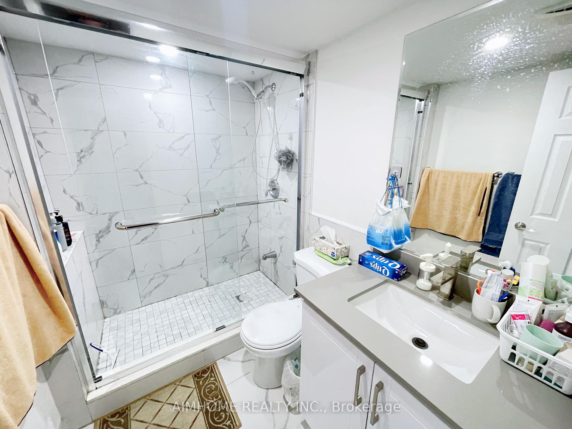 Photo 13 of 16 Upton Crescent, Markham, Milliken Mills West — HOMEH