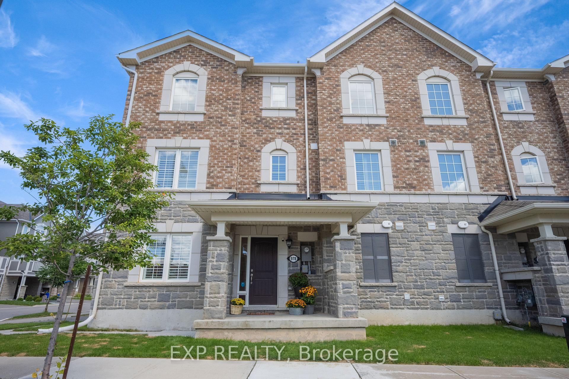 Photo 4 of 978 Alder Gate, Milton, Cobban — HOMEH
