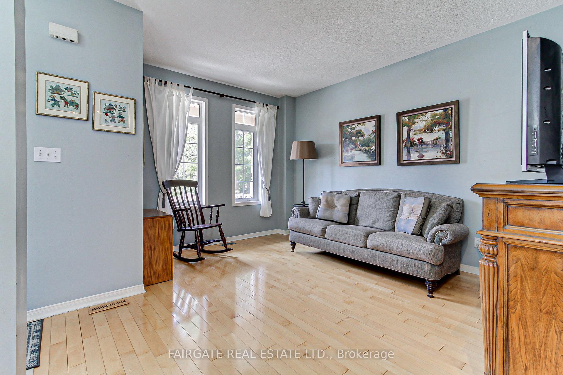 Photo 4 of 9 Colty Drive, Markham, Angus Glen — HOMEH