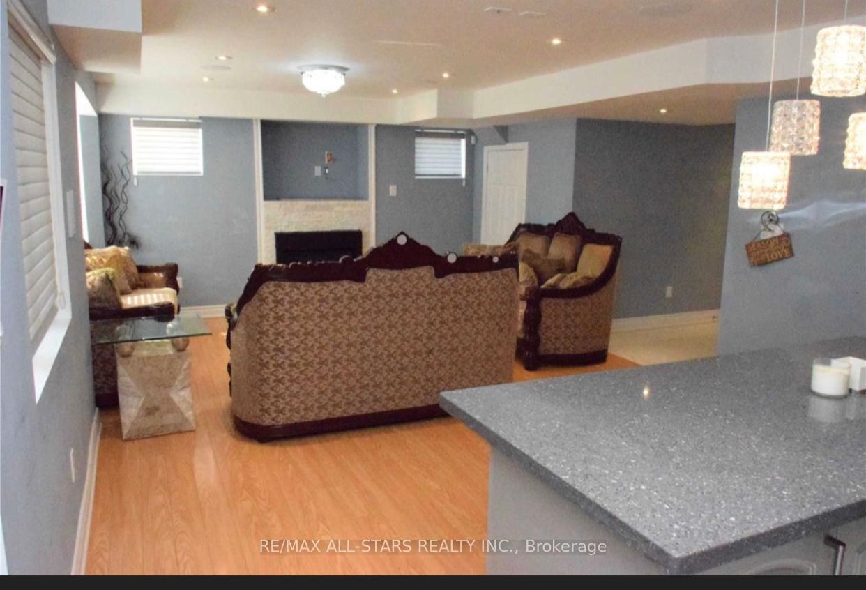Photo 3 of Unit Bsmt, 19 Fierheller Court, Markham, Berczy — HOMEH