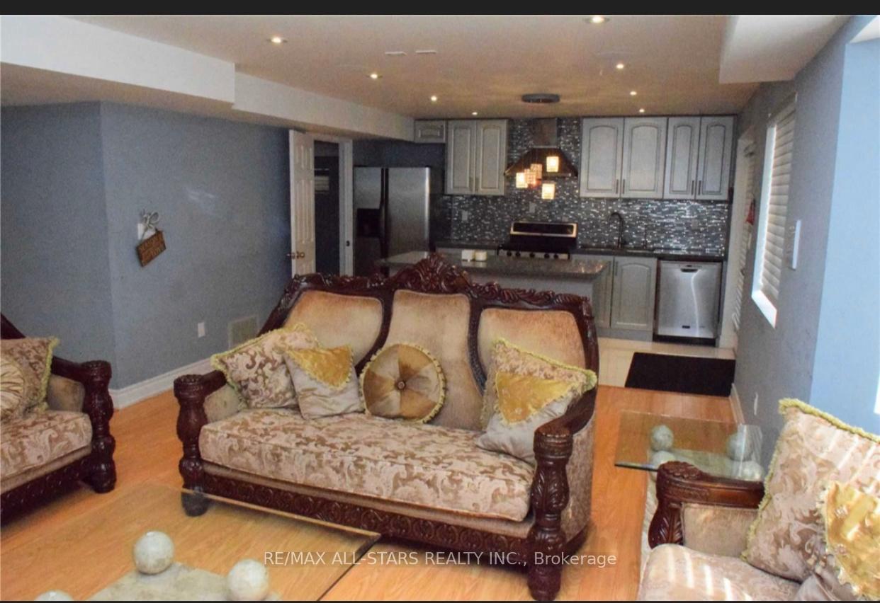 Photo 4 of Unit Bsmt, 19 Fierheller Court, Markham, Berczy — HOMEH