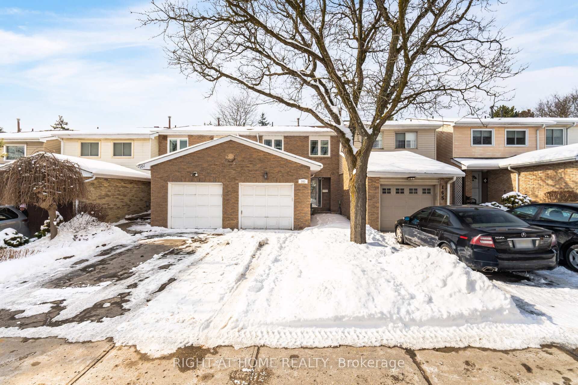 Photo 3 of 163 Tamarack Drive, Markham, Aileen-Willowbrook — HOMEH